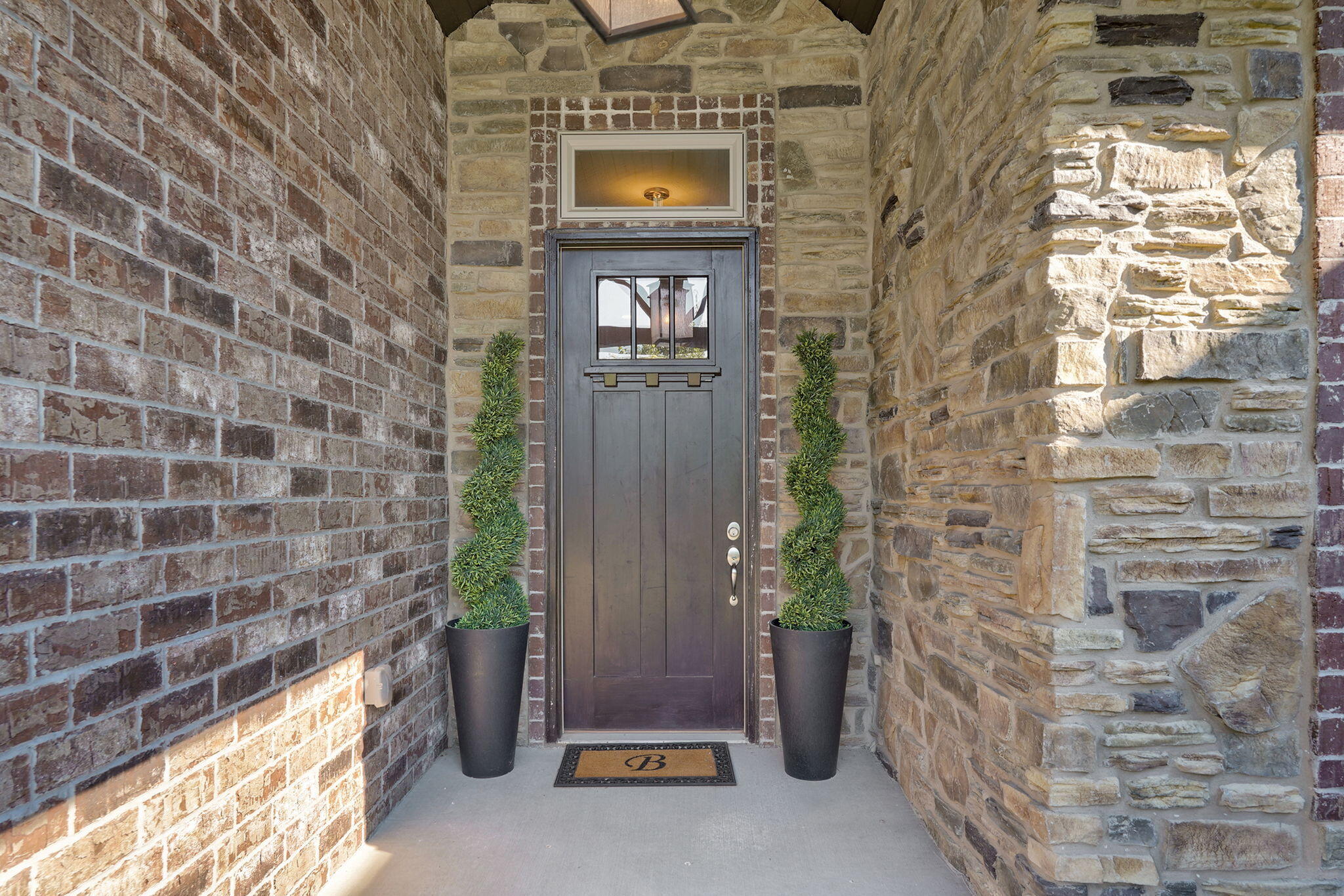 835 East Donegal Circle Property Photo 4