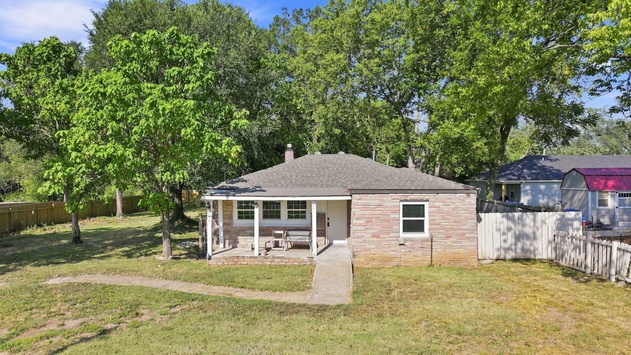 617 North Hillcrest Avenue Property Photo 1