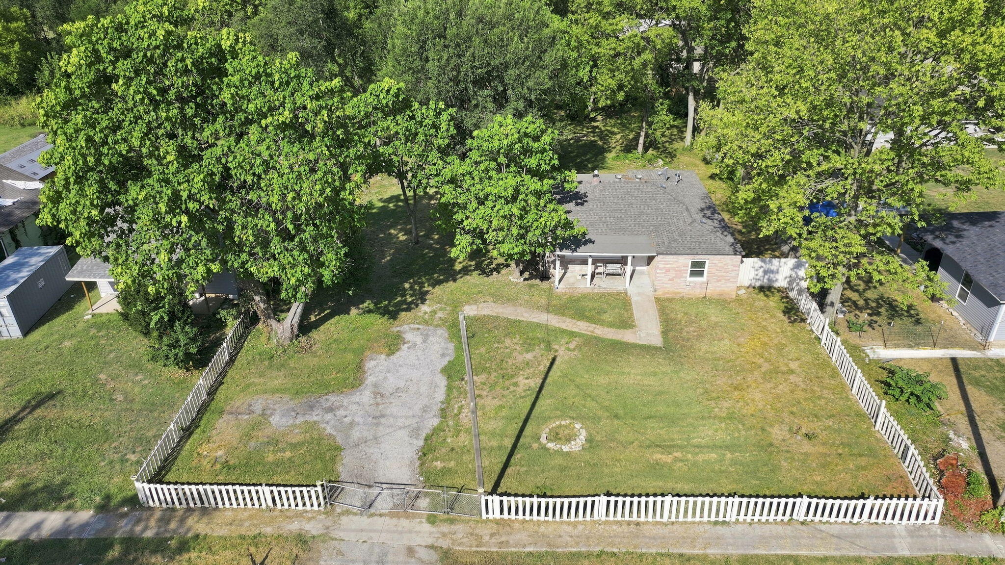 617 North Hillcrest Avenue Property Photo 3