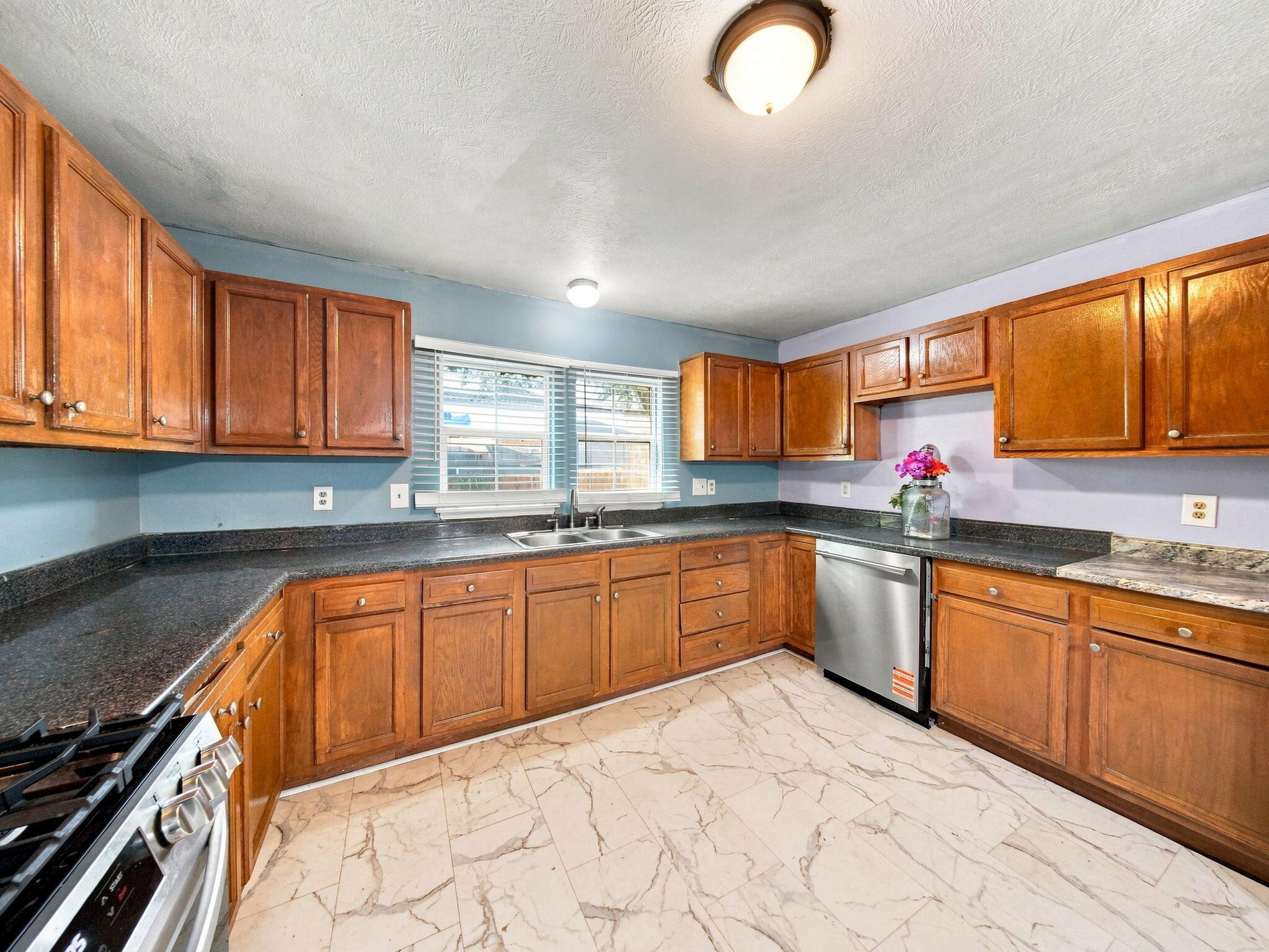 617 North Hillcrest Avenue Property Photo 4