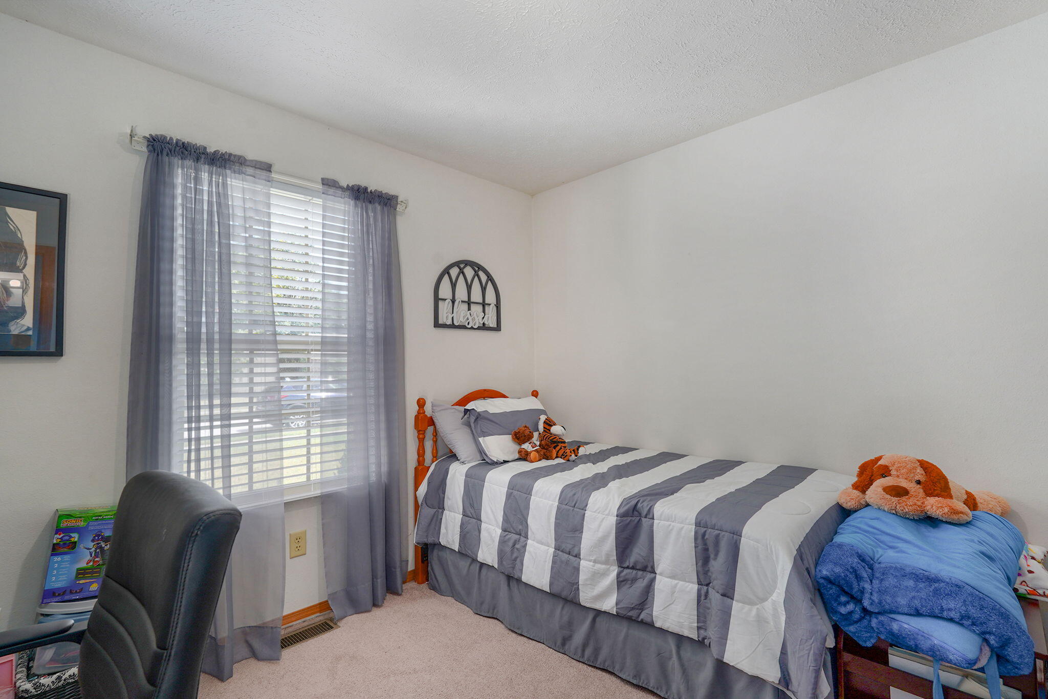 635 South Mahn Avenue Property Photo 6