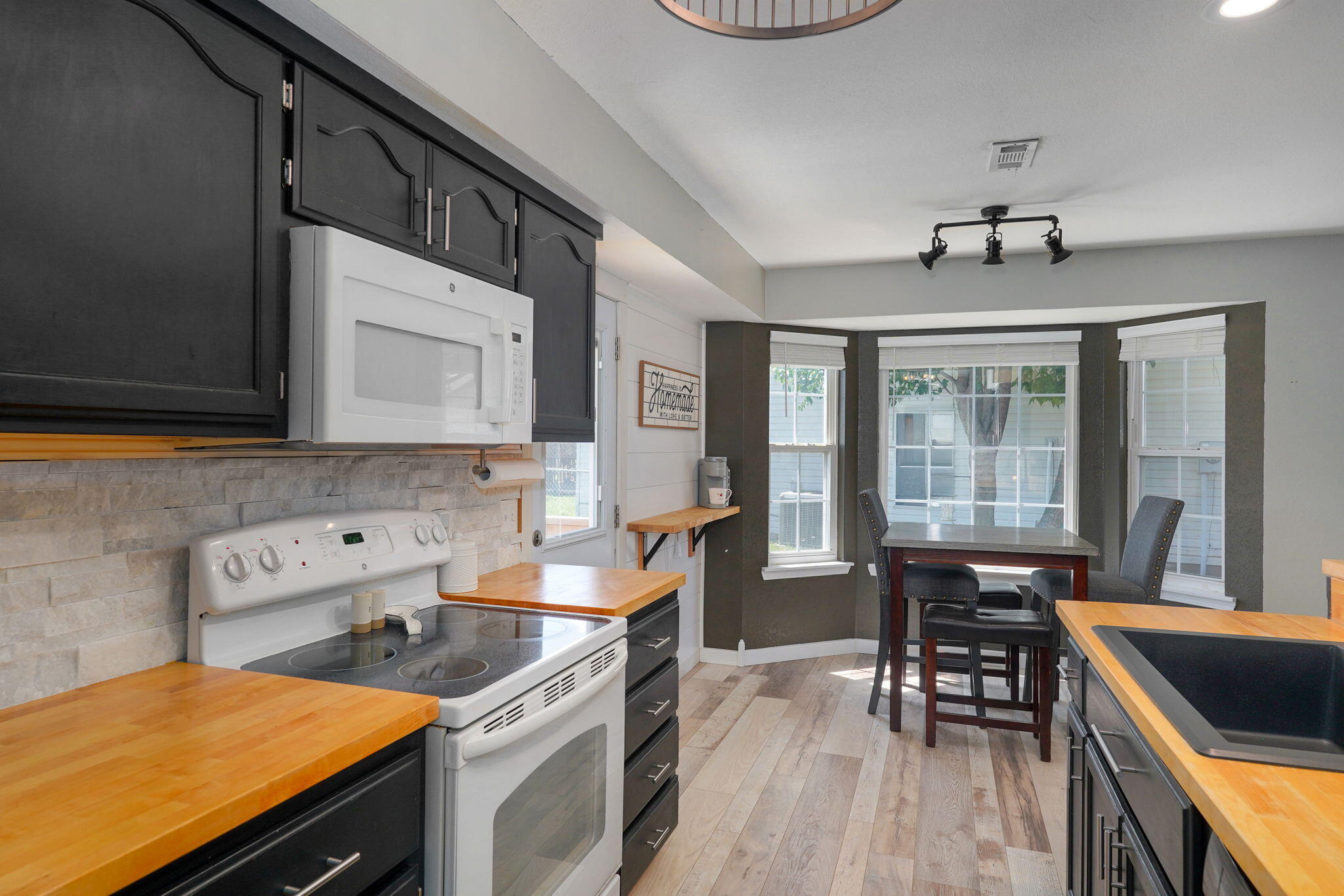 970 West Birch Street Property Photo 13