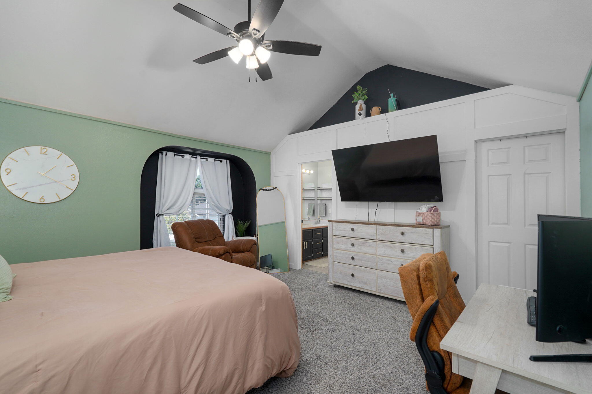970 West Birch Street Property Photo 16