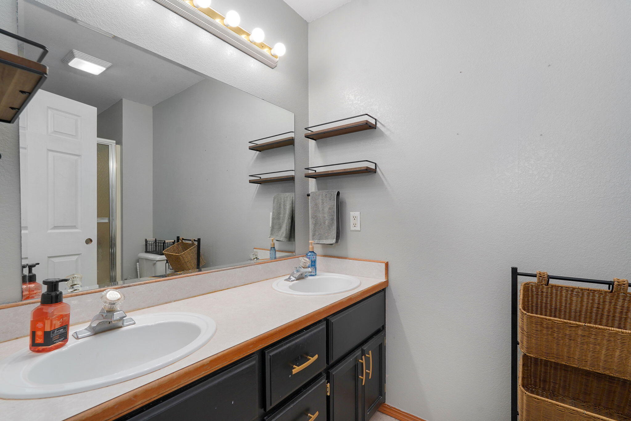 970 West Birch Street Property Photo 18