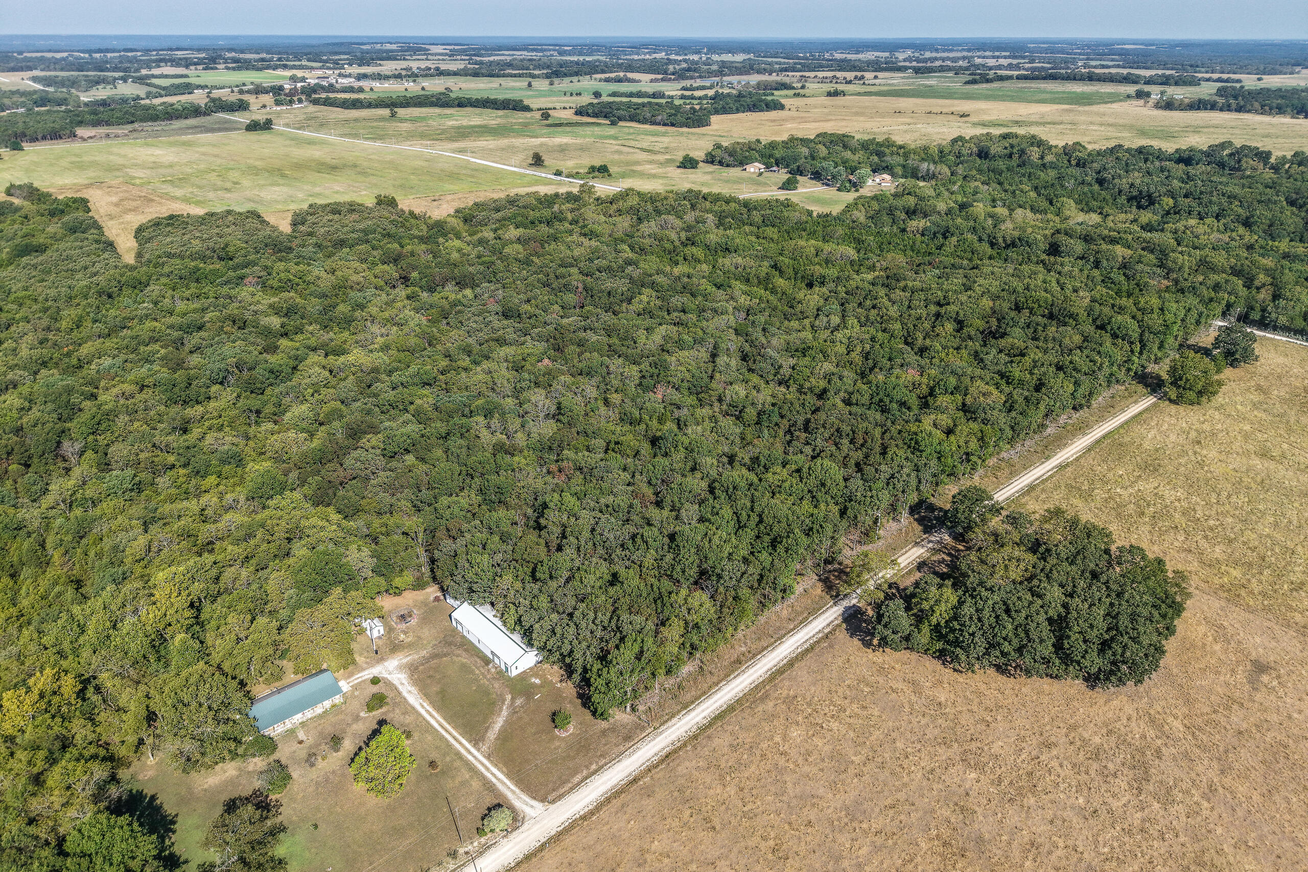 000 County Line Rd Property Photo 9