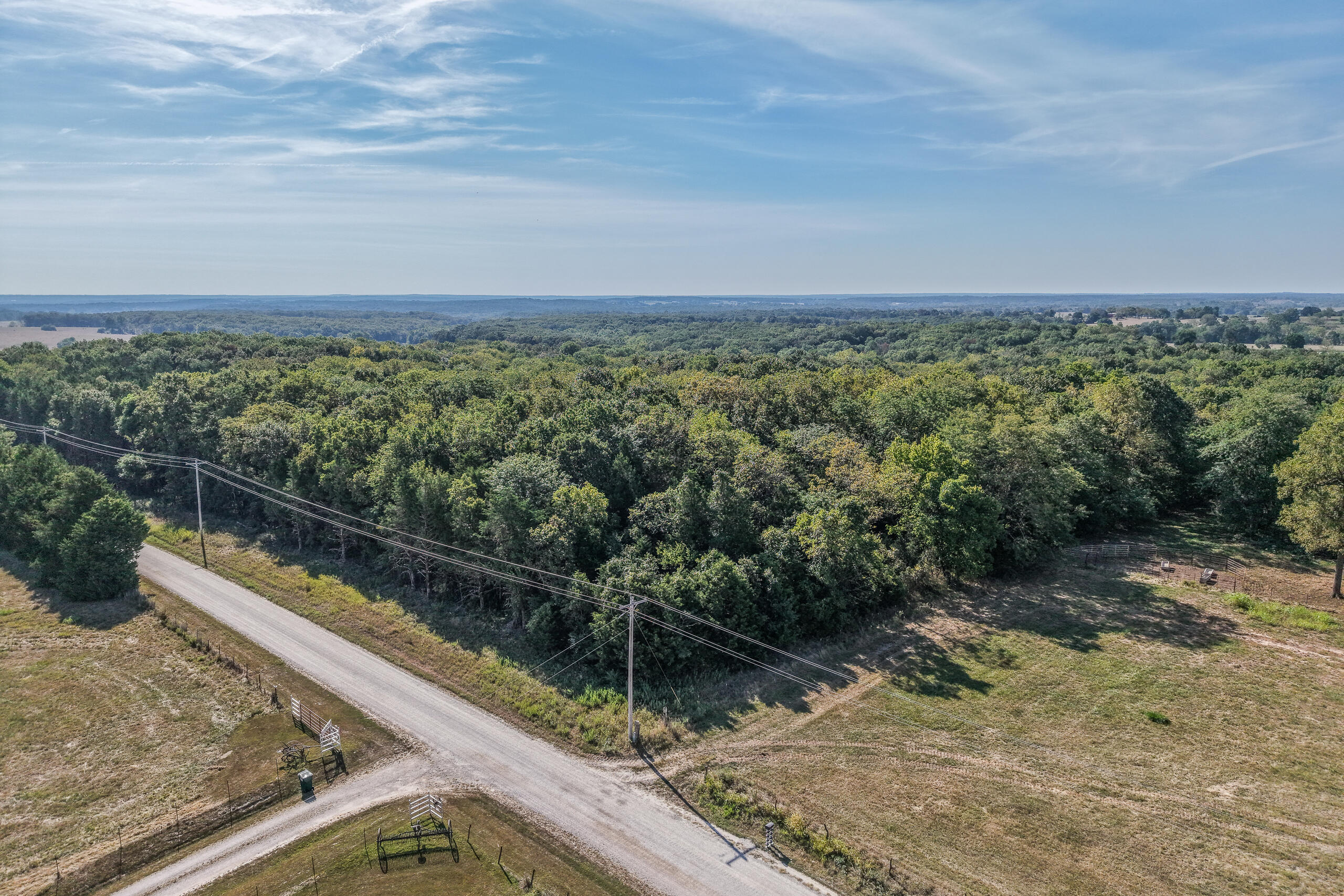 000 County Line Rd Property Photo 16