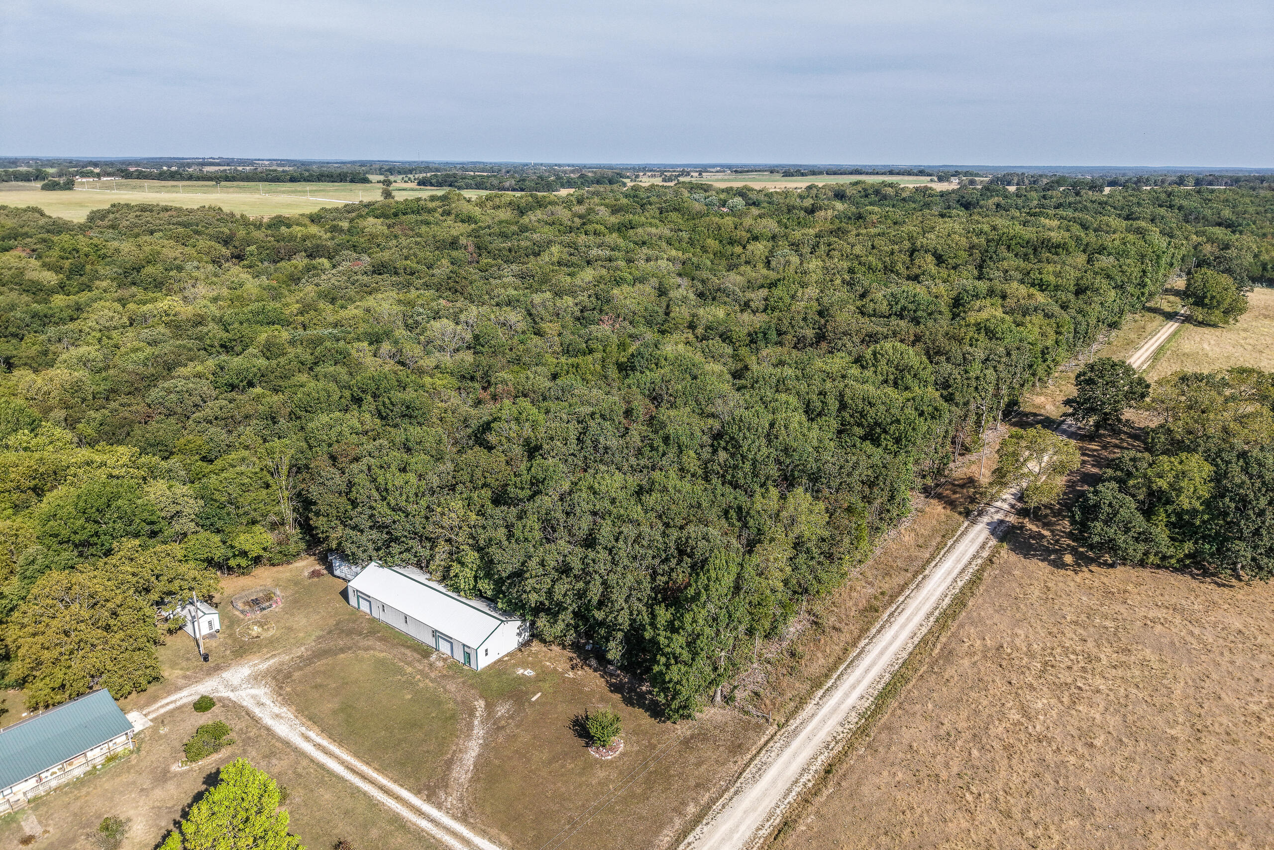 000 County Line Rd Property Photo 17