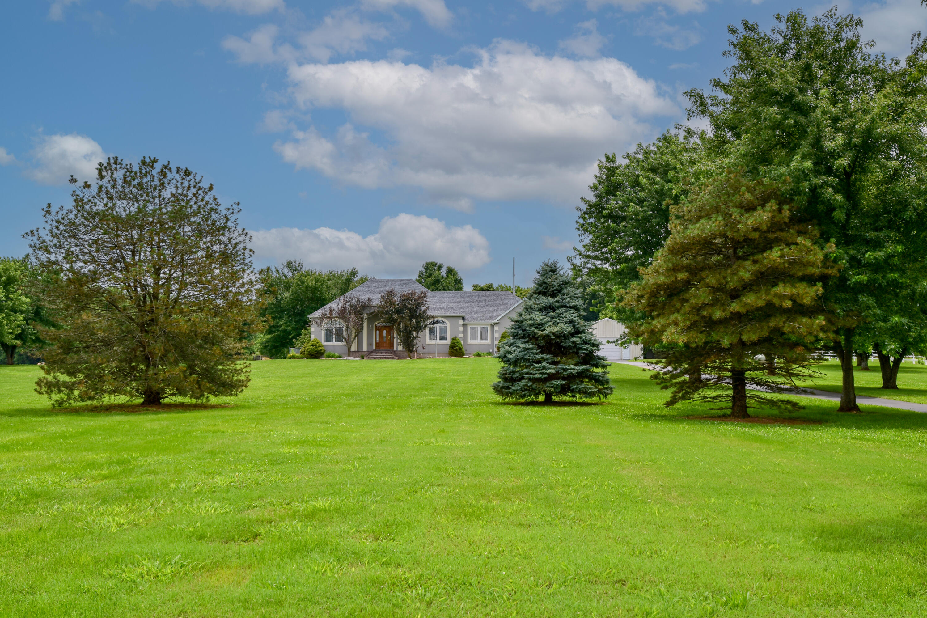 8626 West Farm Road 64 Property Photo 4