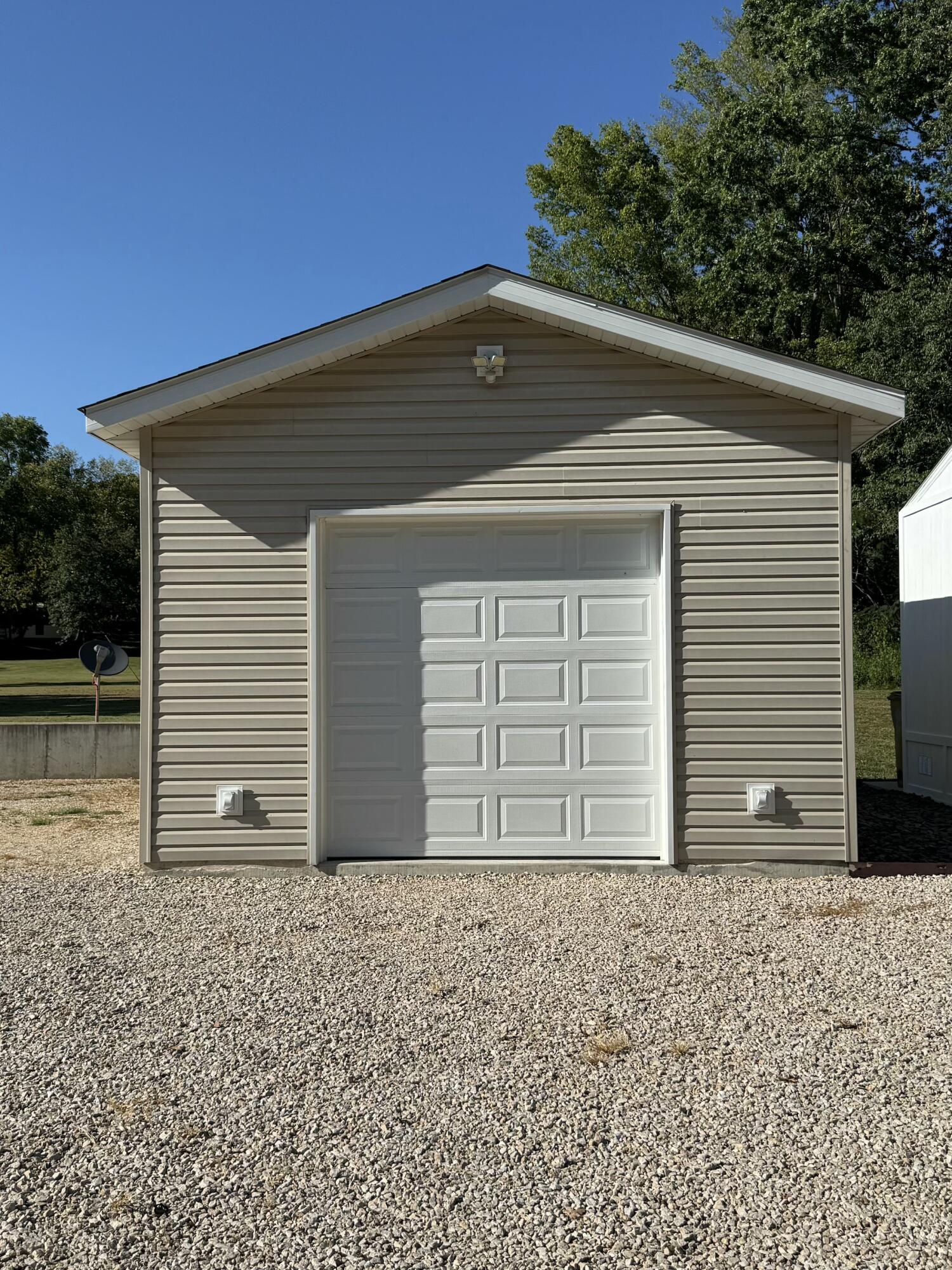 16247 Tom Akers Road Property Photo 13