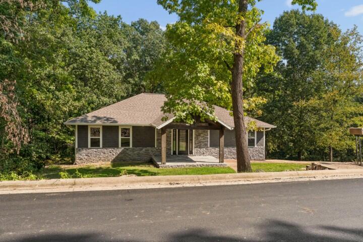 903 Oak Grove Lane Property Photo 1