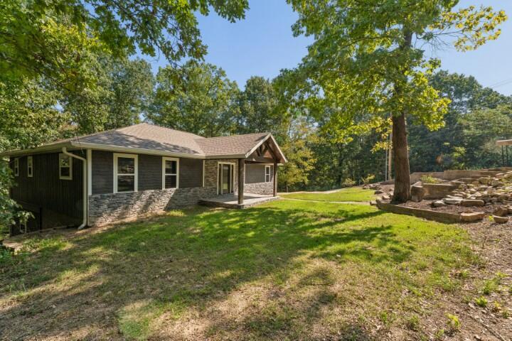 903 Oak Grove Lane Property Photo 2