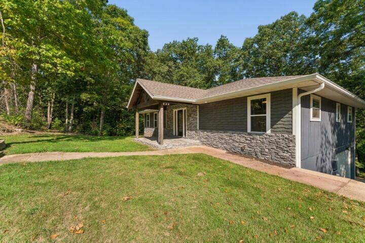 903 Oak Grove Lane Property Photo 3