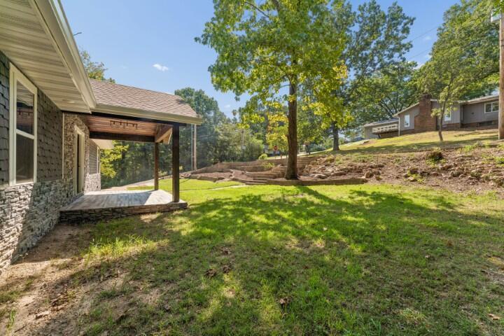 903 Oak Grove Lane Property Photo 4
