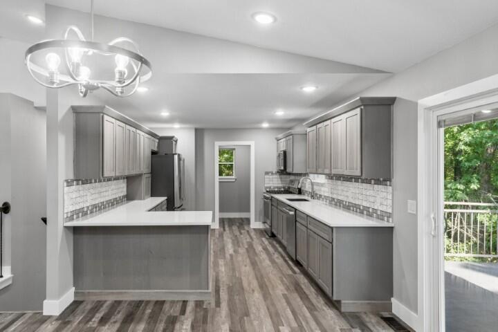 903 Oak Grove Lane Property Photo 10