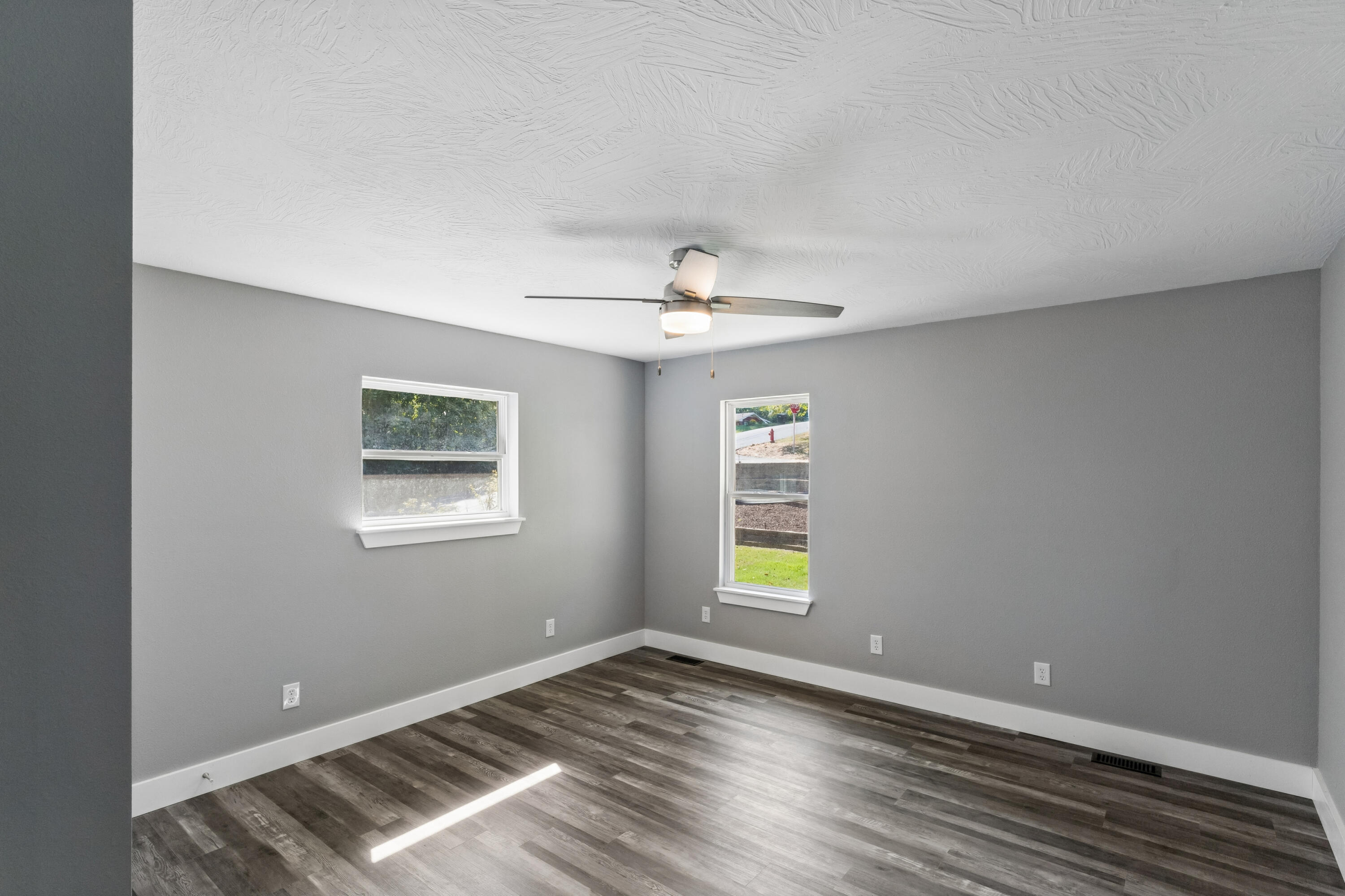 903 Oak Grove Lane Property Photo 29