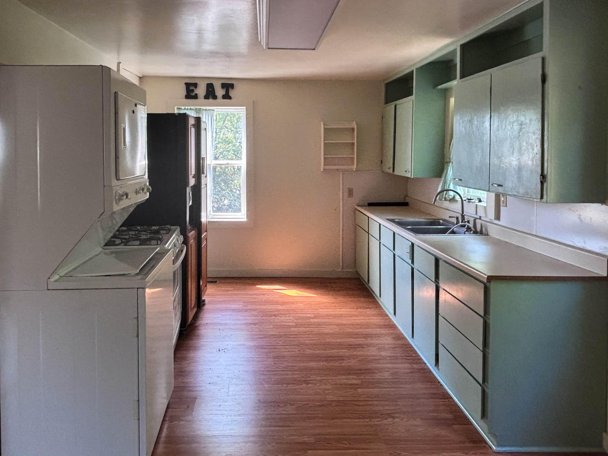103 Baker Street Property Photo 14