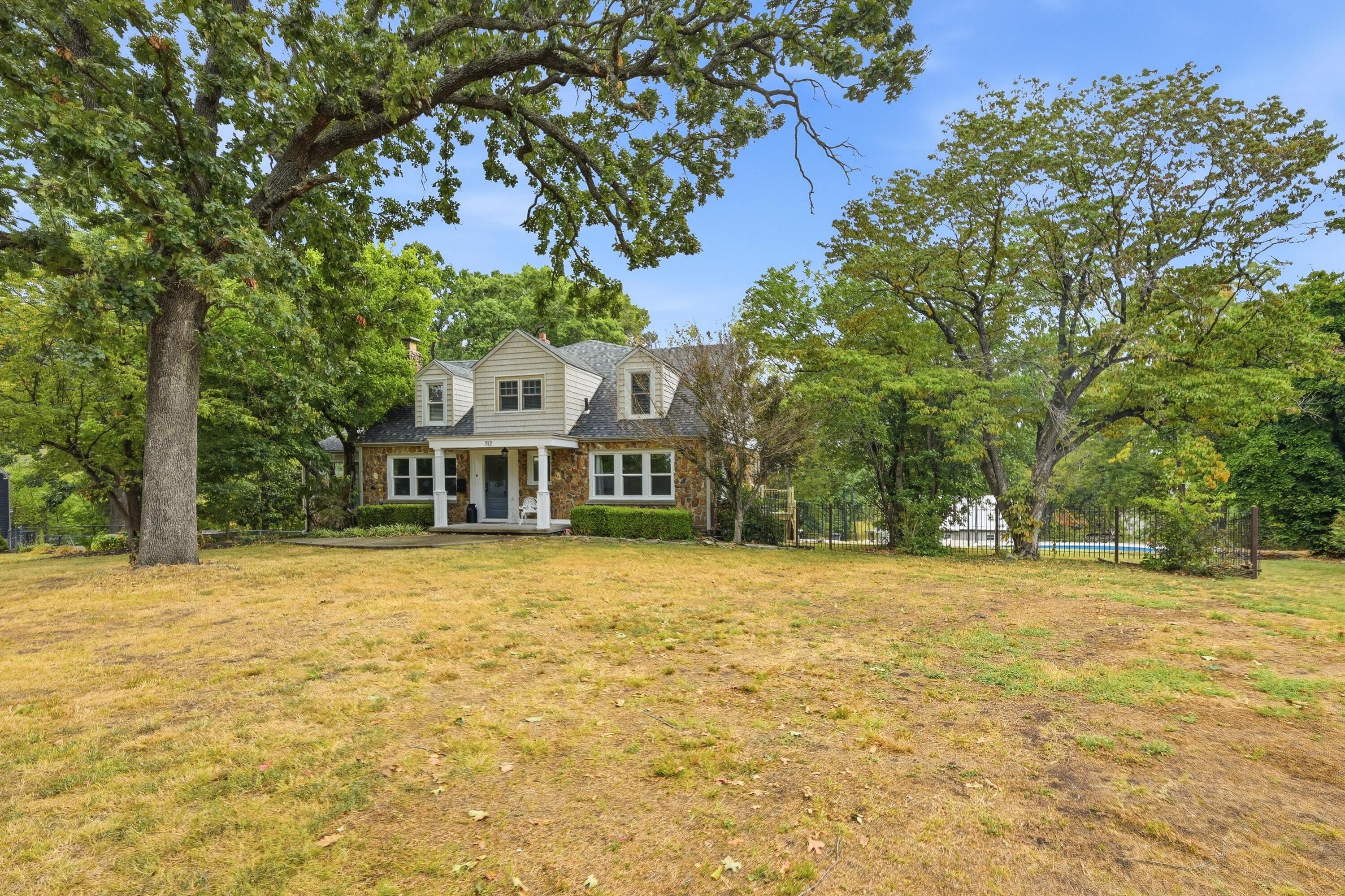 717 Oak Ridge Drive Property Photo 1