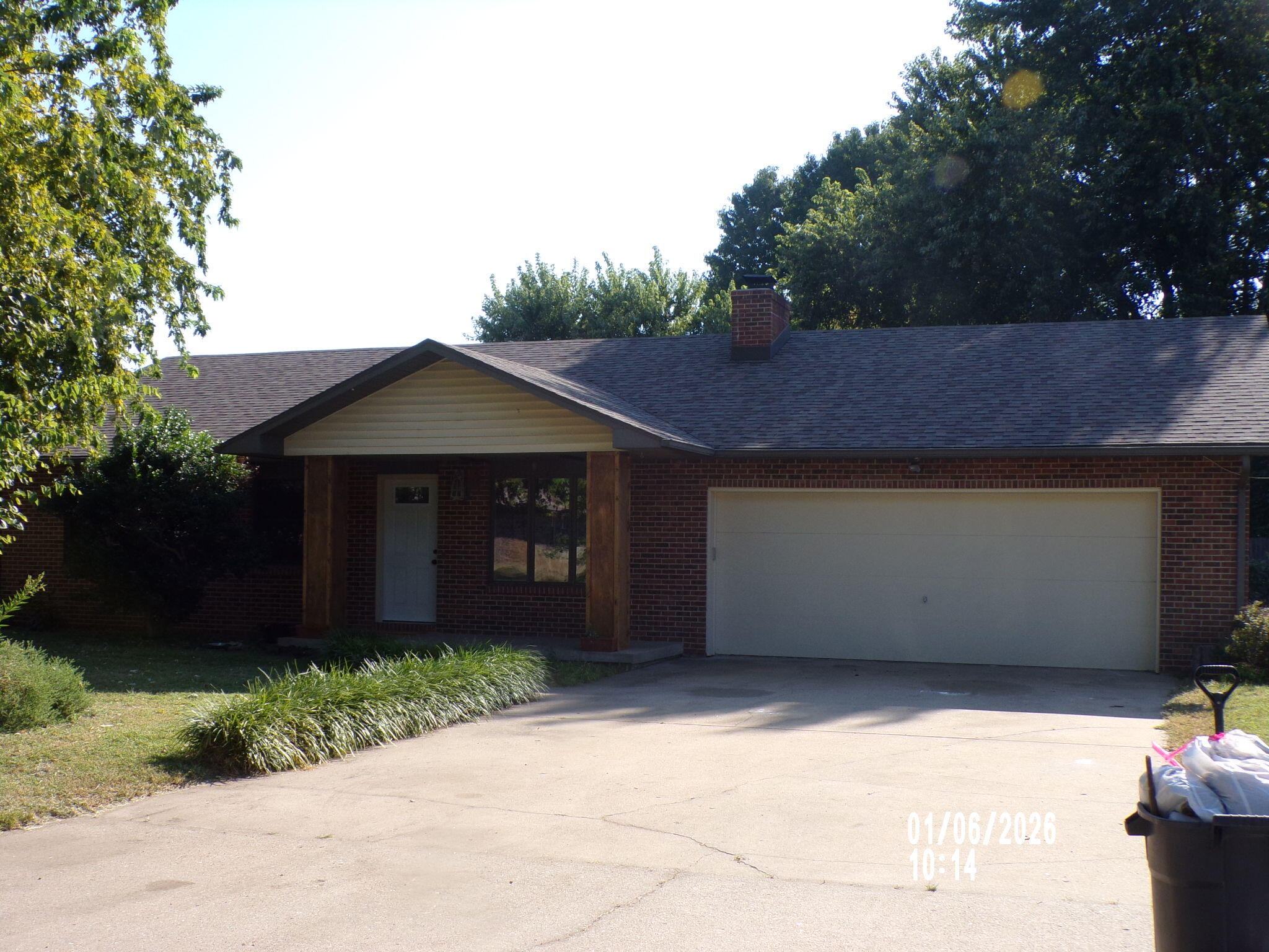 1816 South Hedgewood Drive South Property Photo 2
