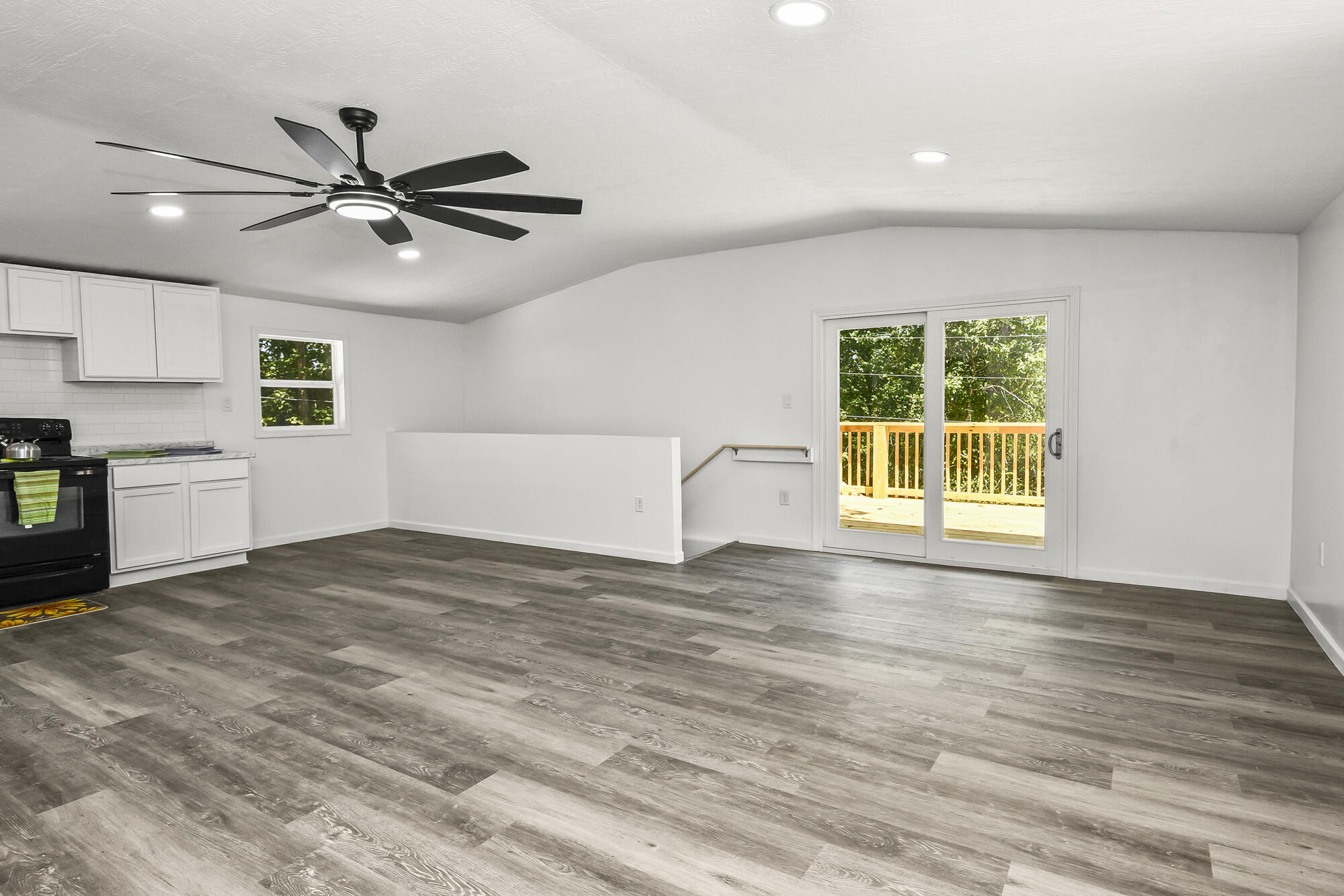 283 Saint Cloud Drive Property Photo 8