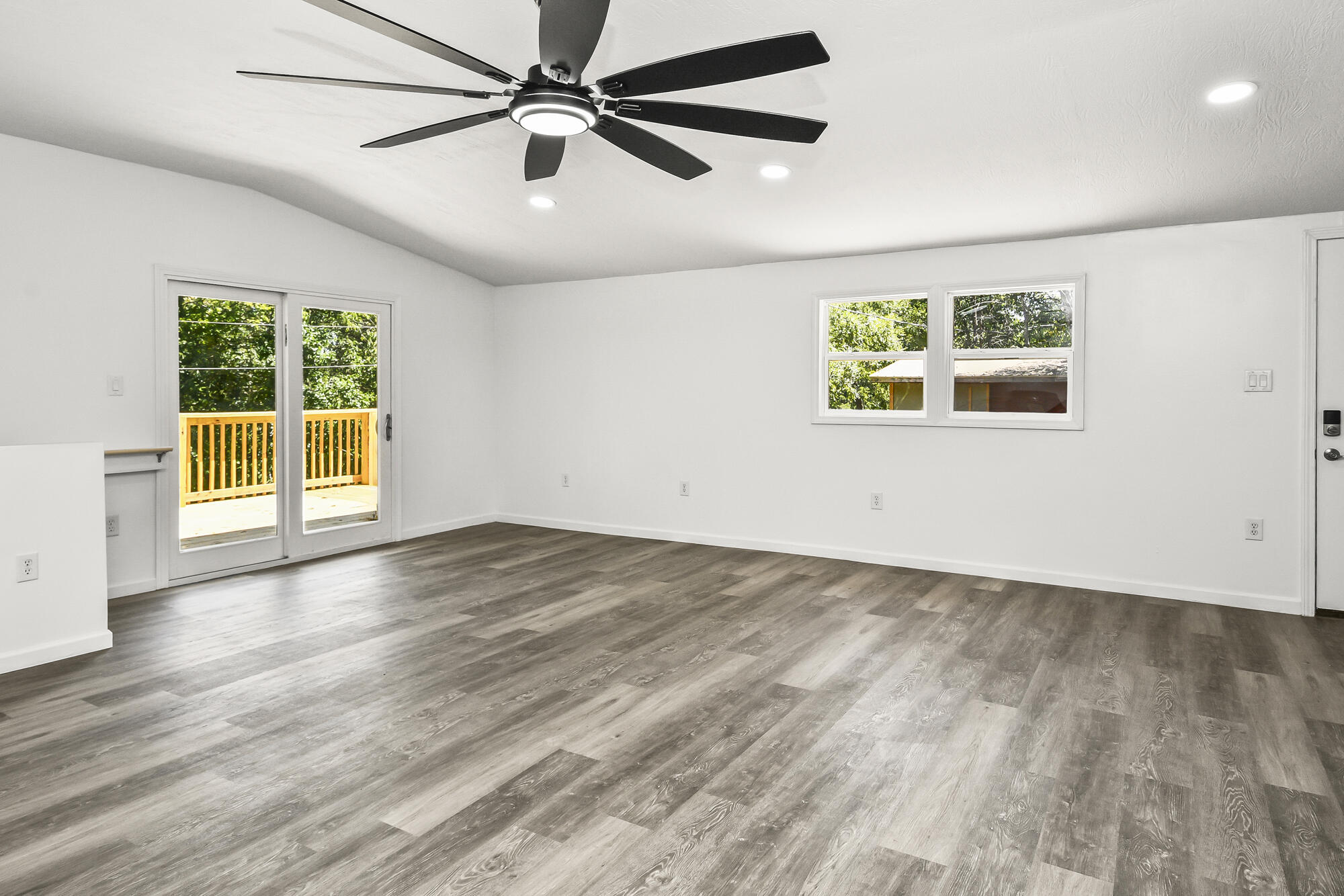 283 Saint Cloud Drive Property Photo 18