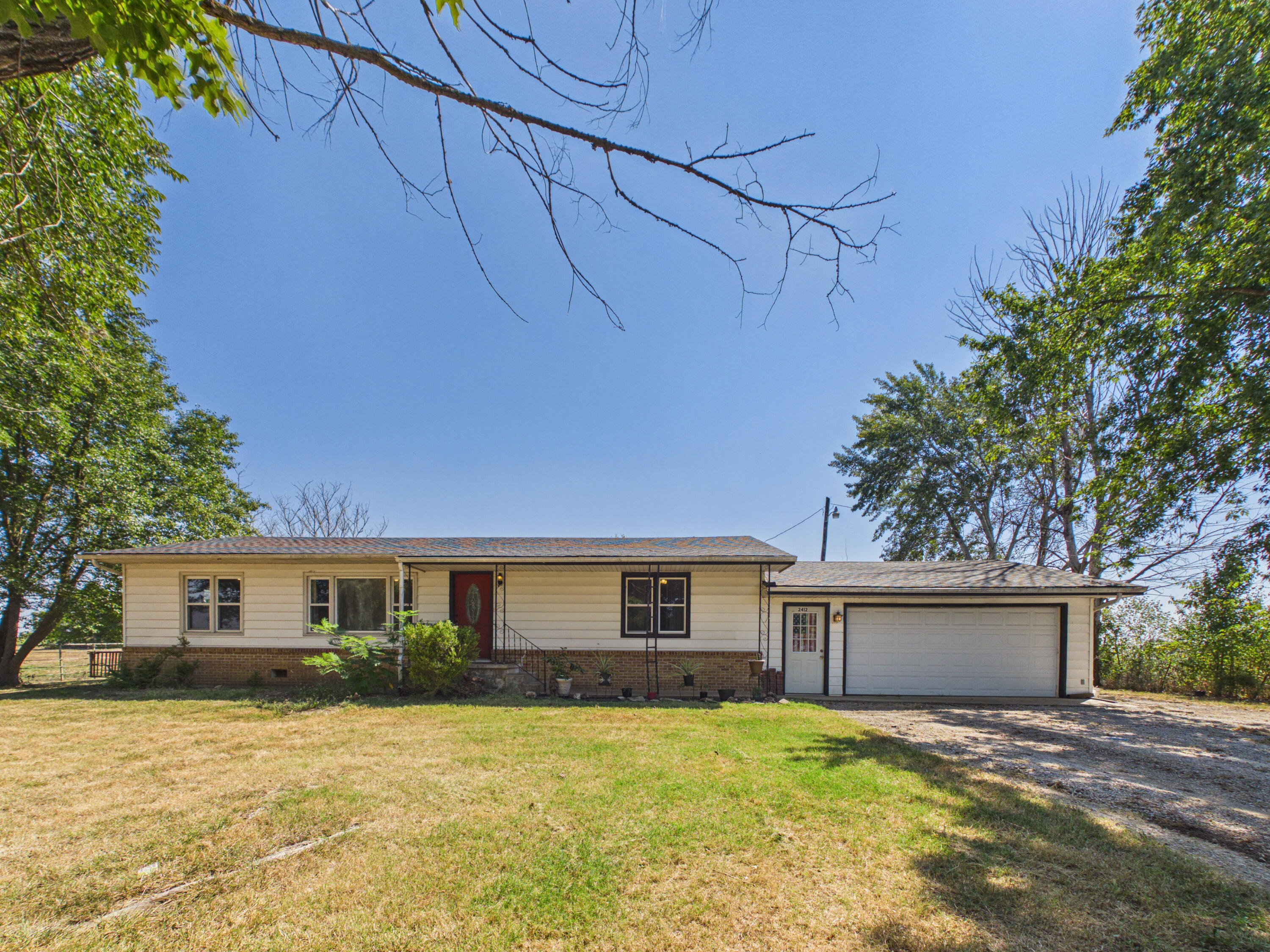 2412 Us Highway 65 Property Photo 2