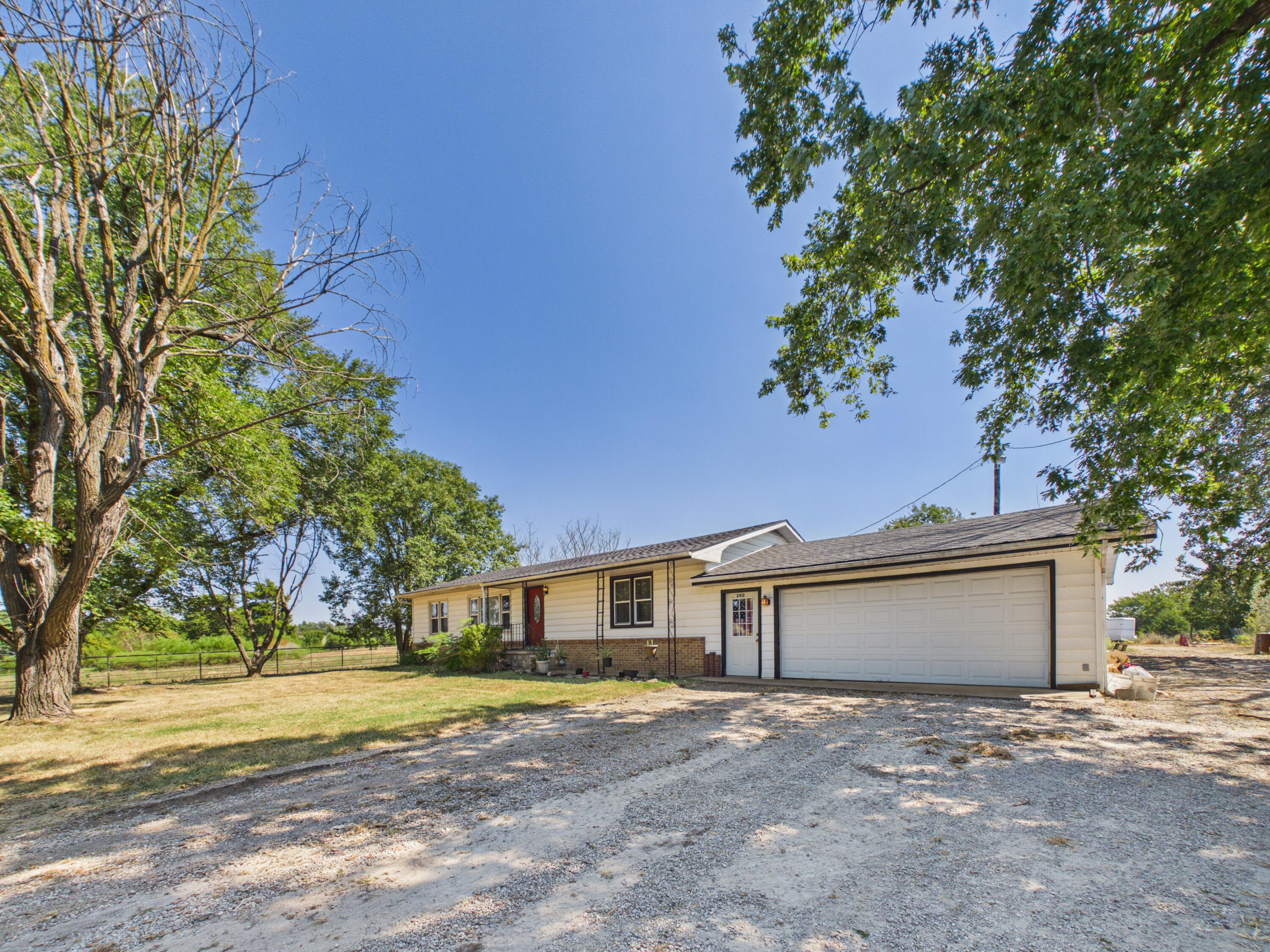 2412 Us Highway 65 Property Photo 3