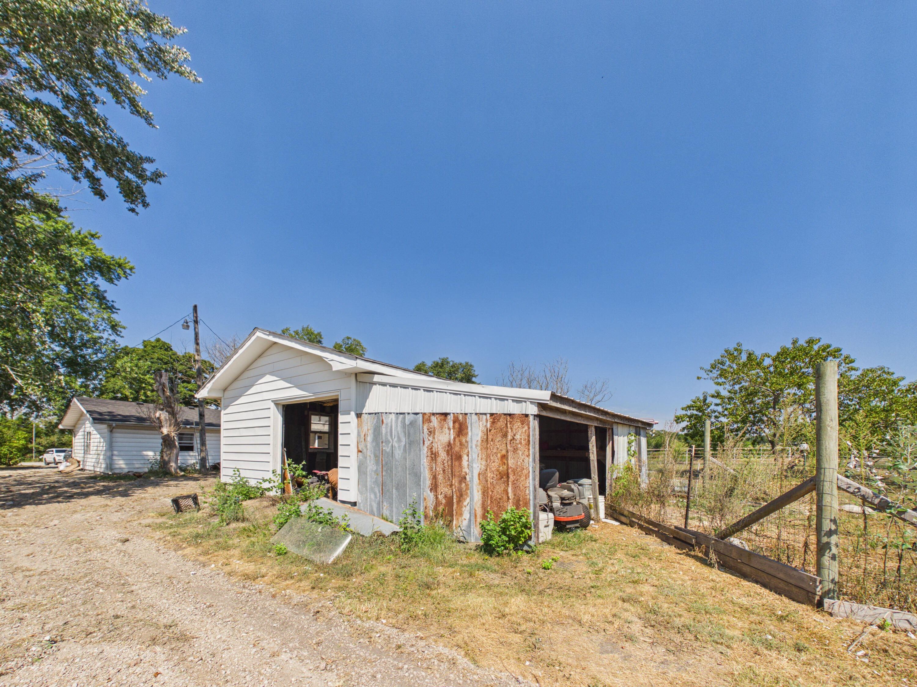2412 Us Highway 65 Property Photo 16