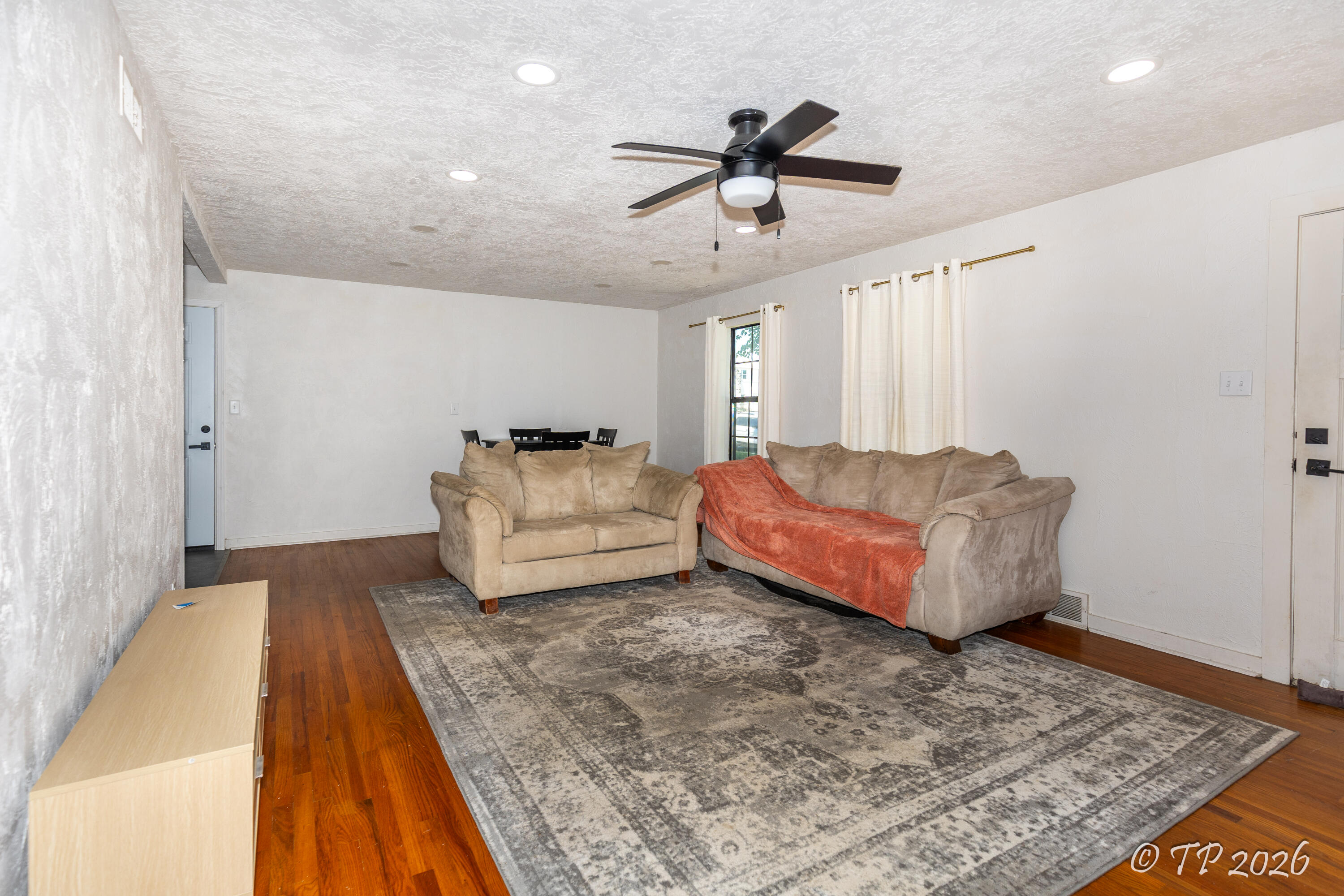 1058 West 3rd Street Property Photo 3