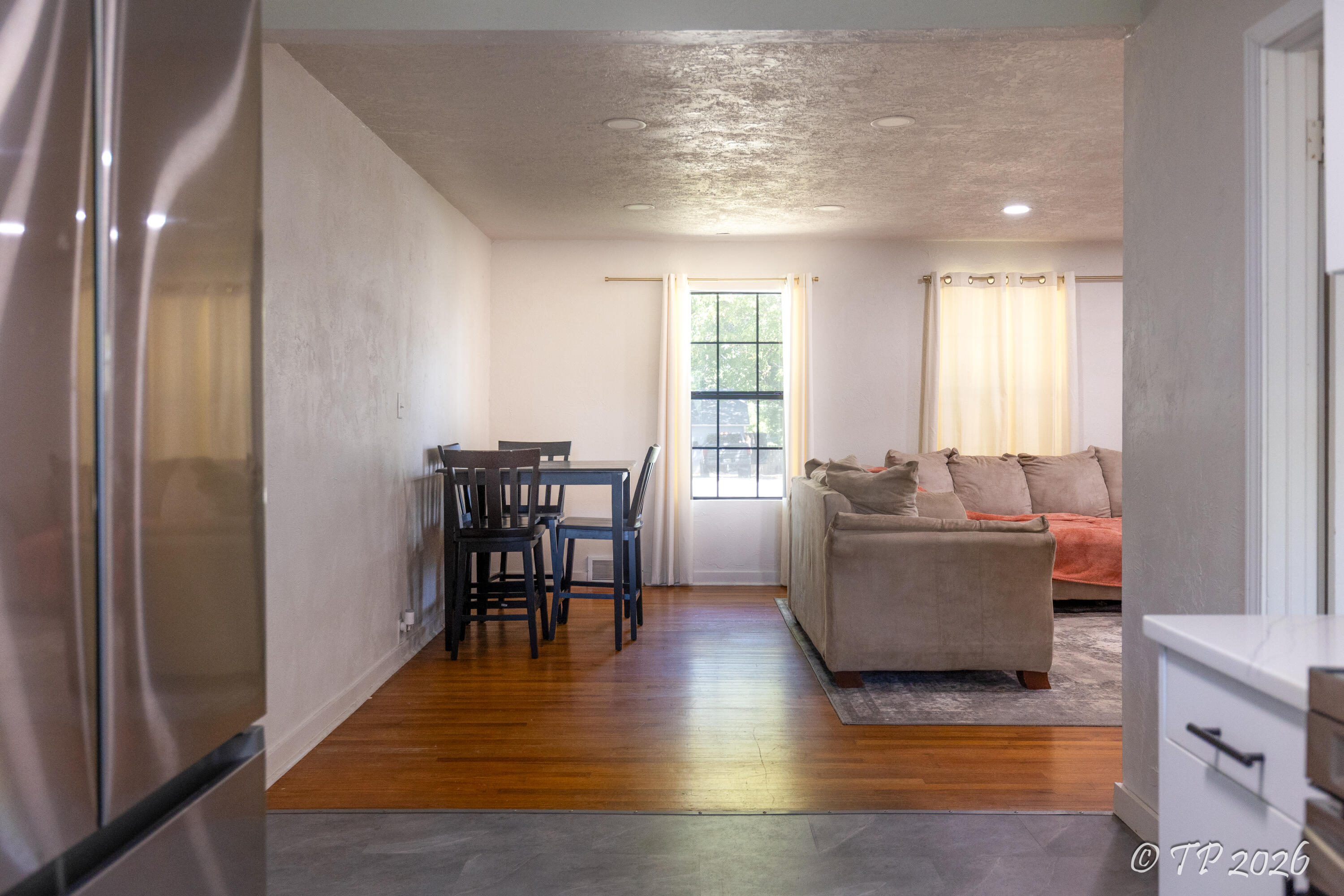 1058 West 3rd Street Property Photo 6