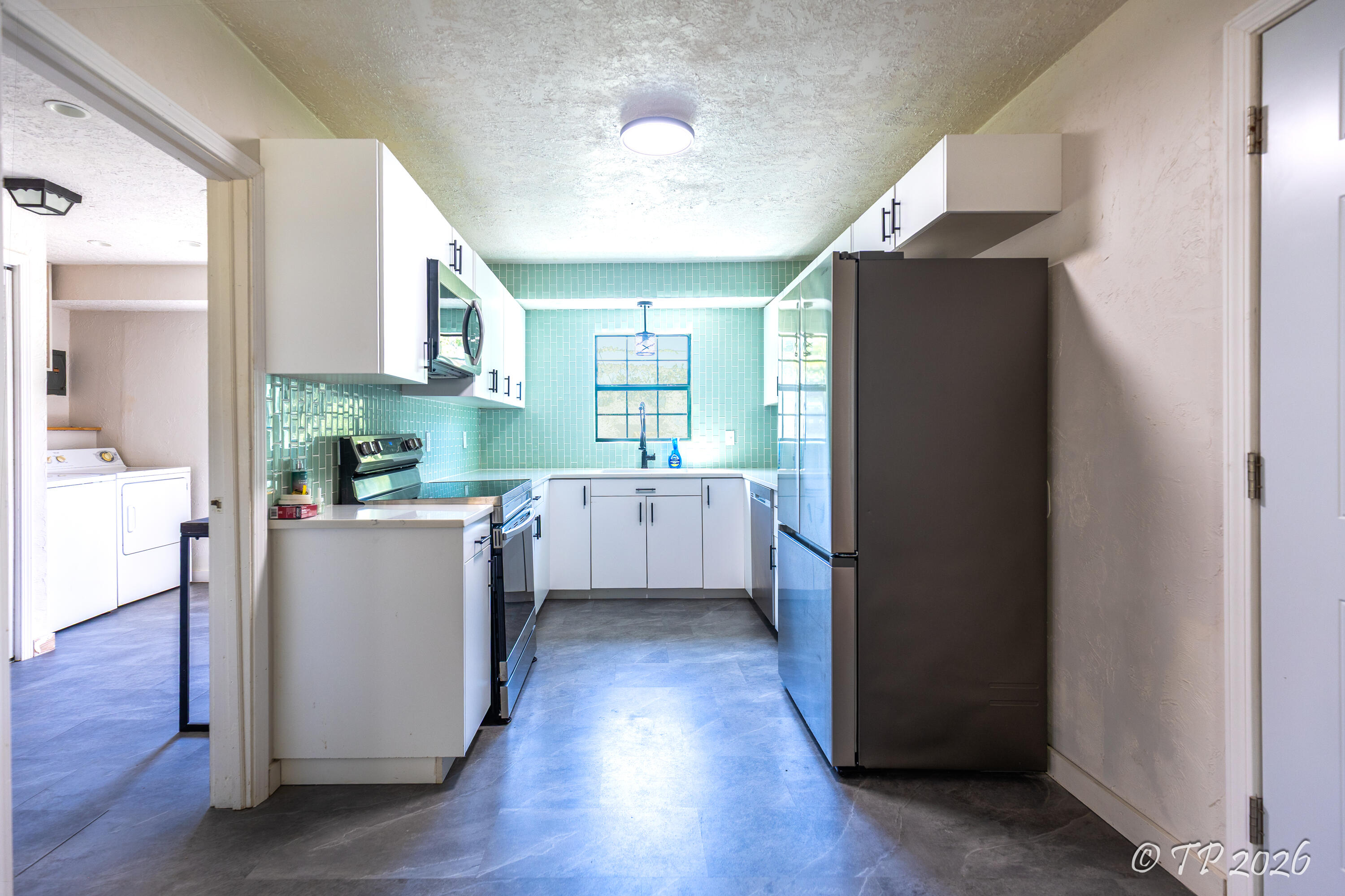 1058 West 3rd Street Property Photo 7