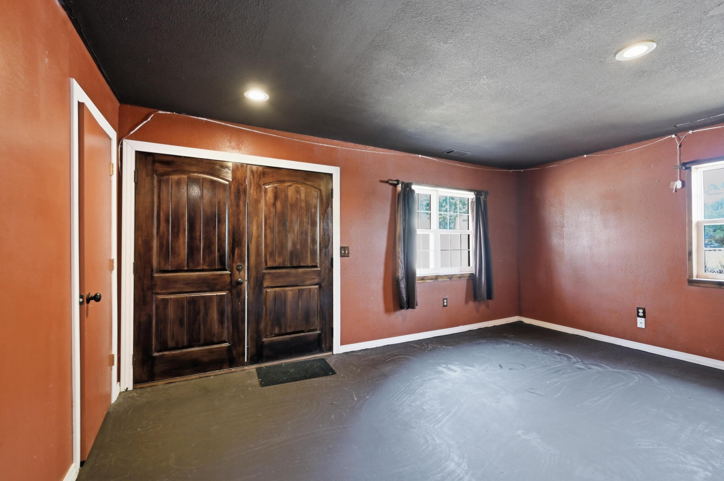 212 East Washington Avenue Property Photo 5