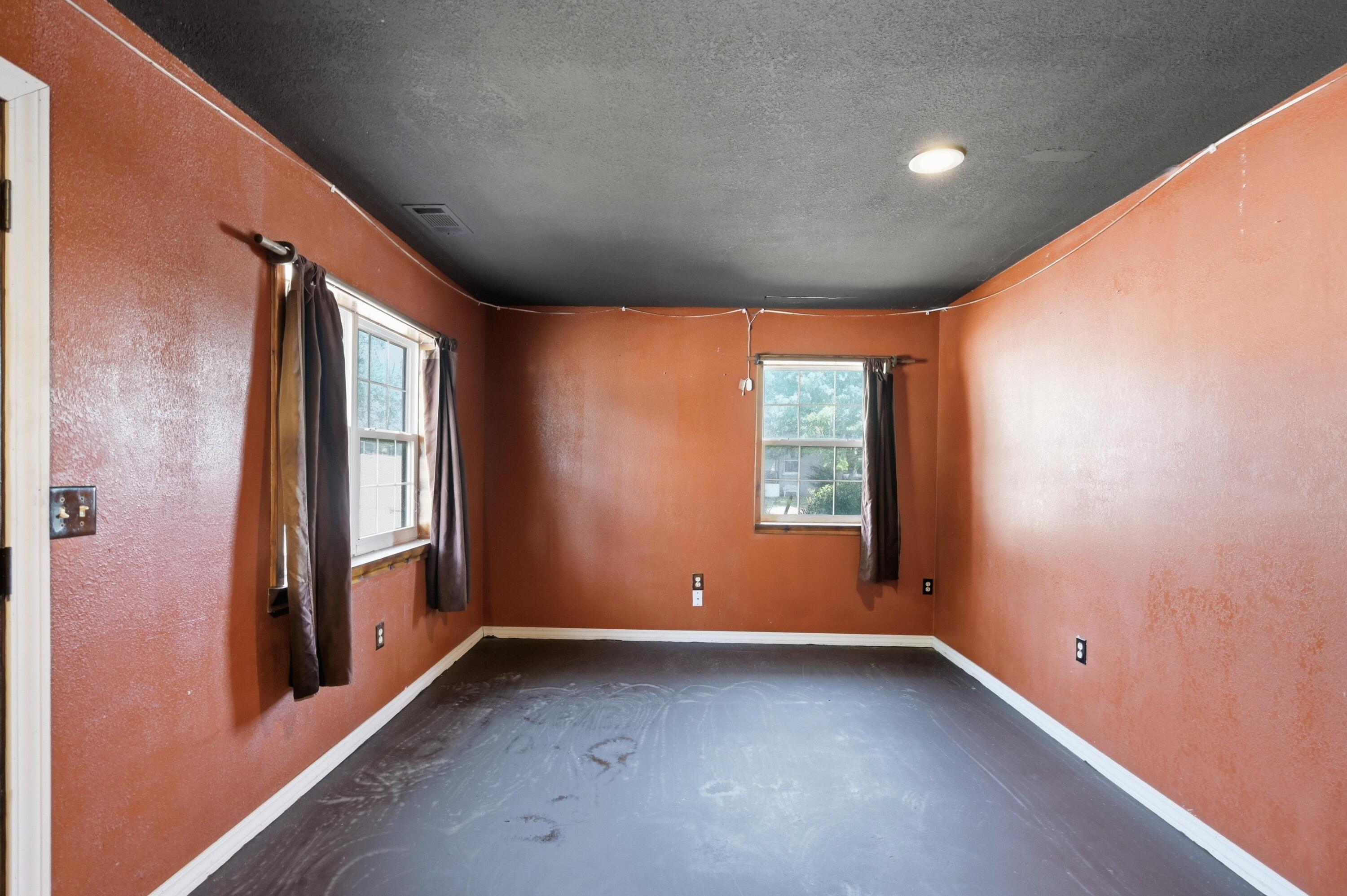 212 East Washington Avenue Property Photo 6
