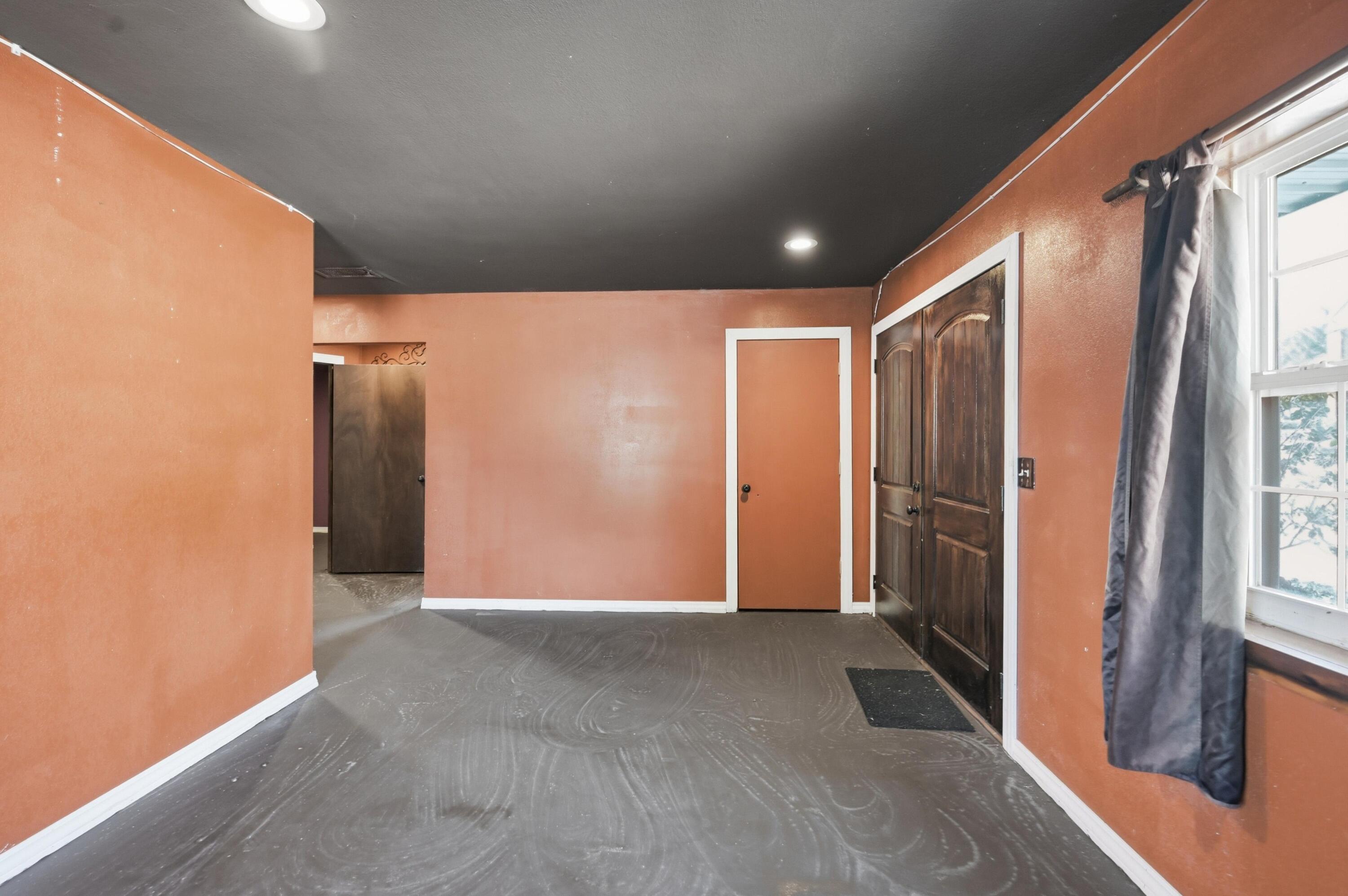 212 East Washington Avenue Property Photo 8