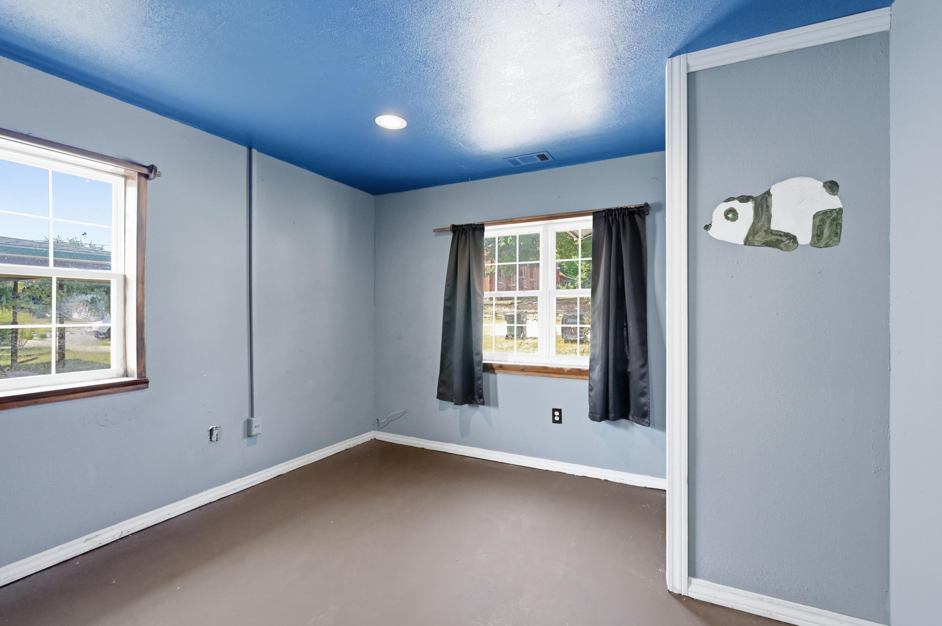 212 East Washington Avenue Property Photo 9