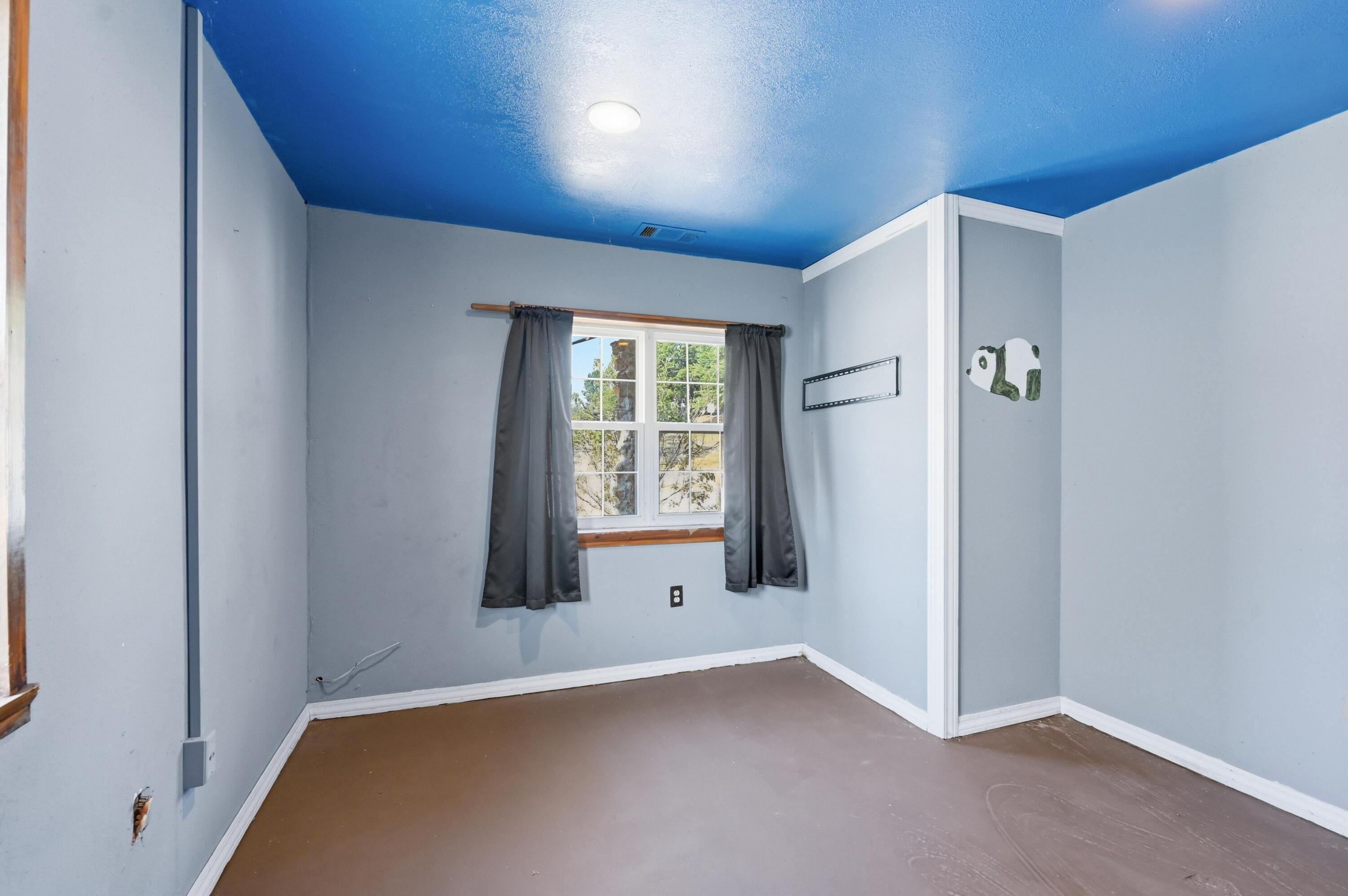 212 East Washington Avenue Property Photo 10