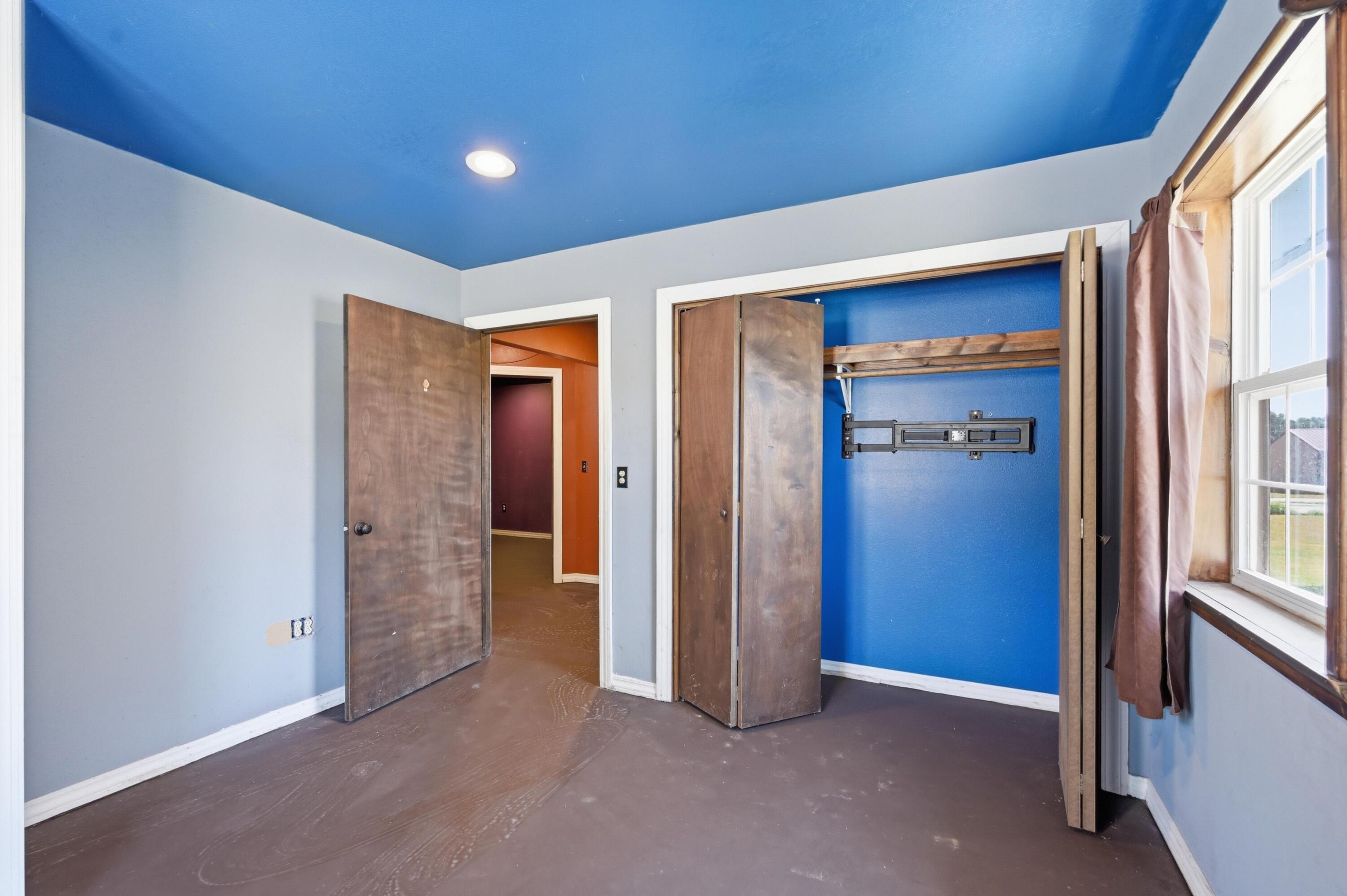212 East Washington Avenue Property Photo 11