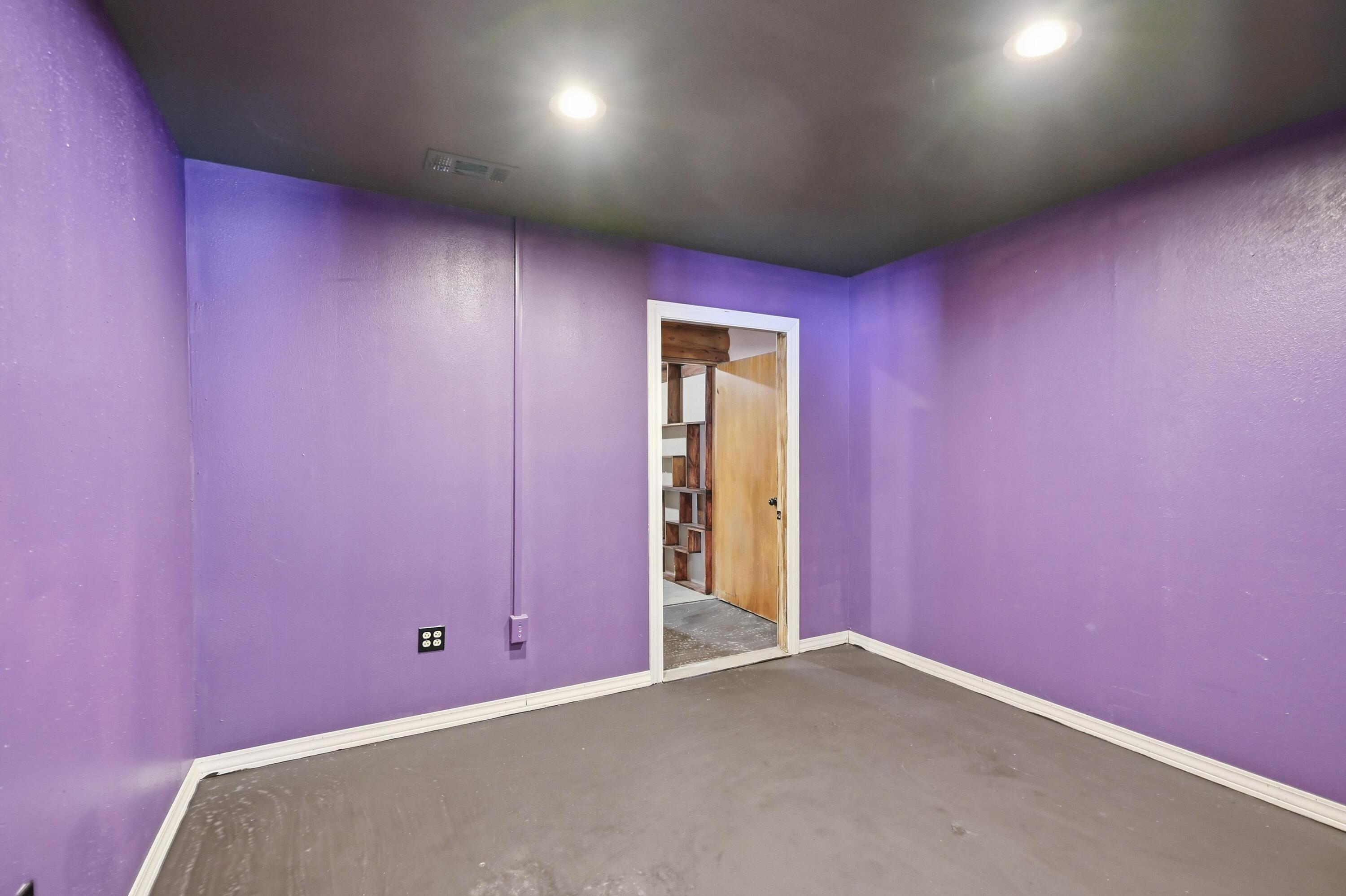 212 East Washington Avenue Property Photo 12