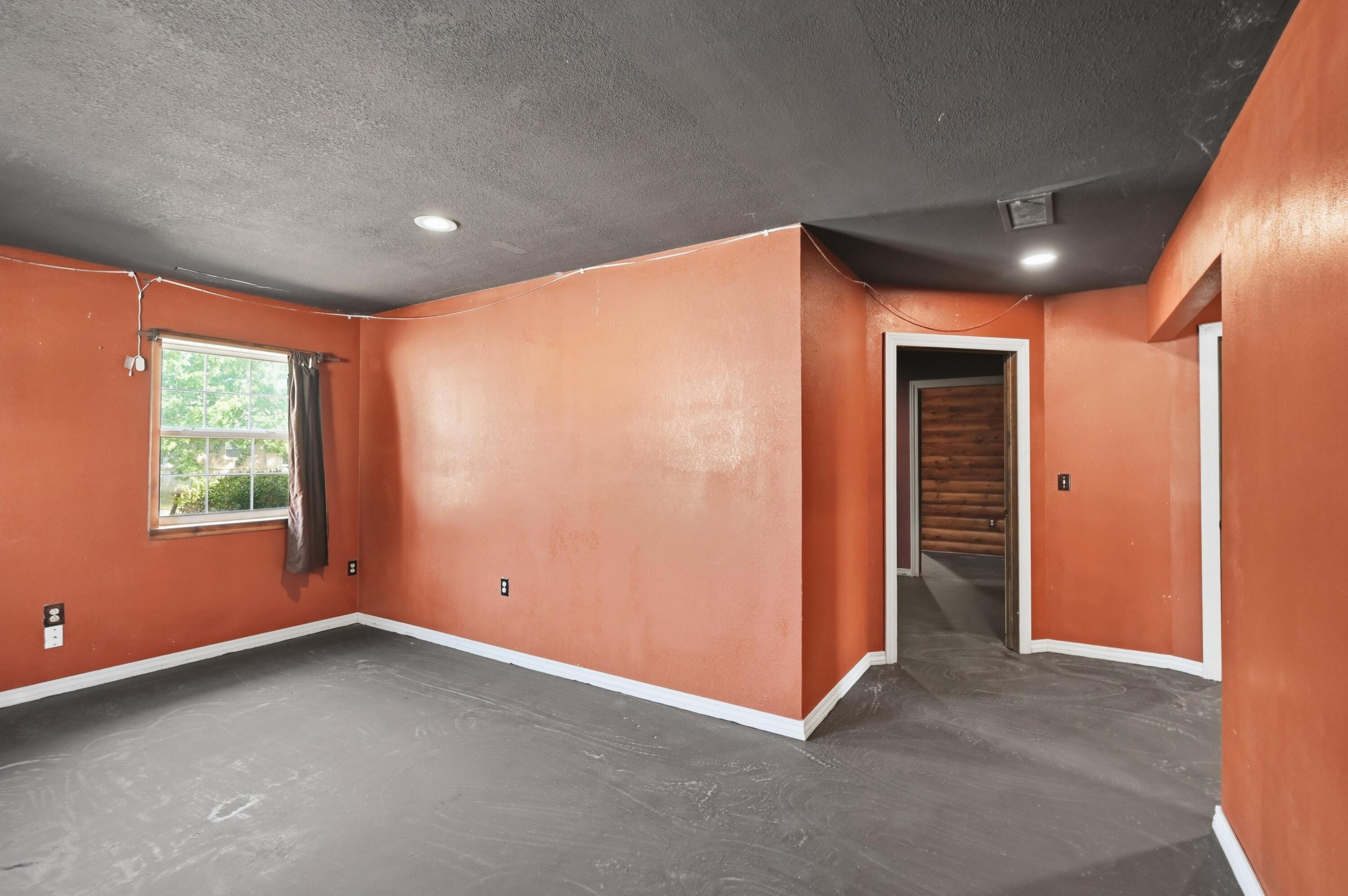 212 East Washington Avenue Property Photo 7