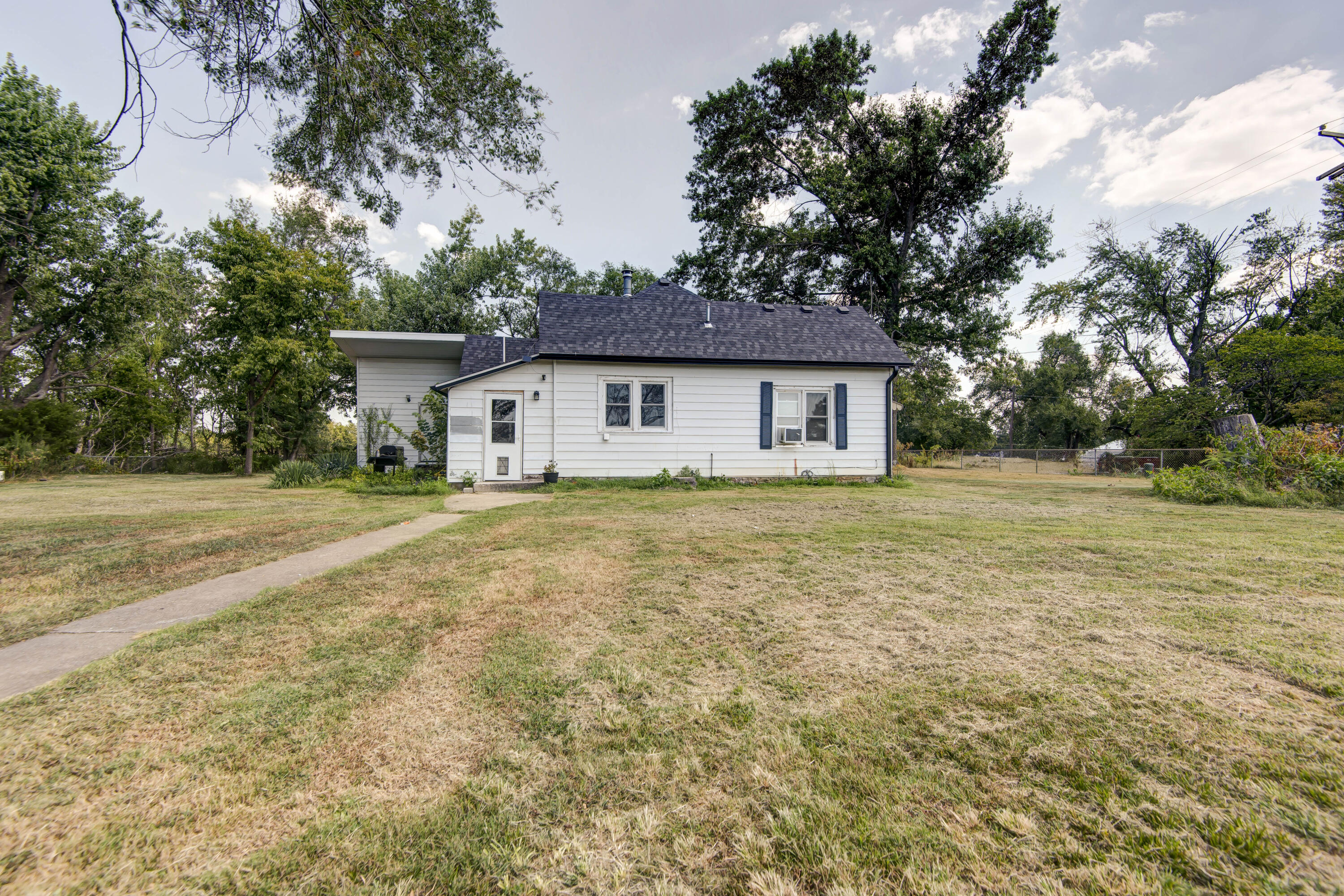 7781 West State Highway 266 Property Photo 3