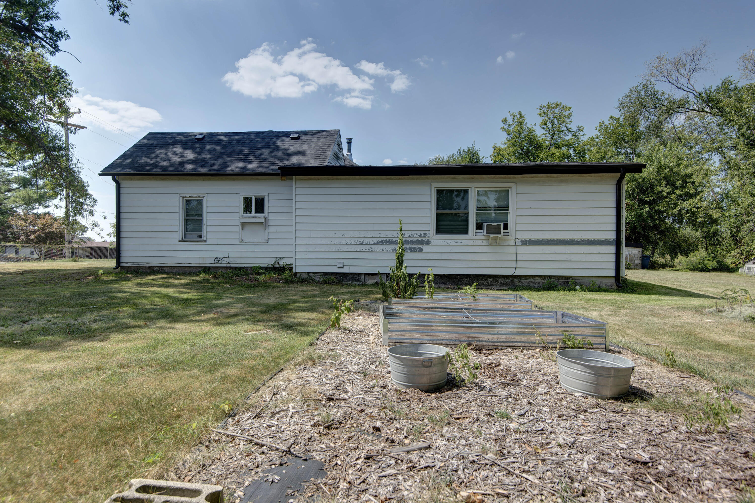 7781 West State Highway 266 Property Photo 5
