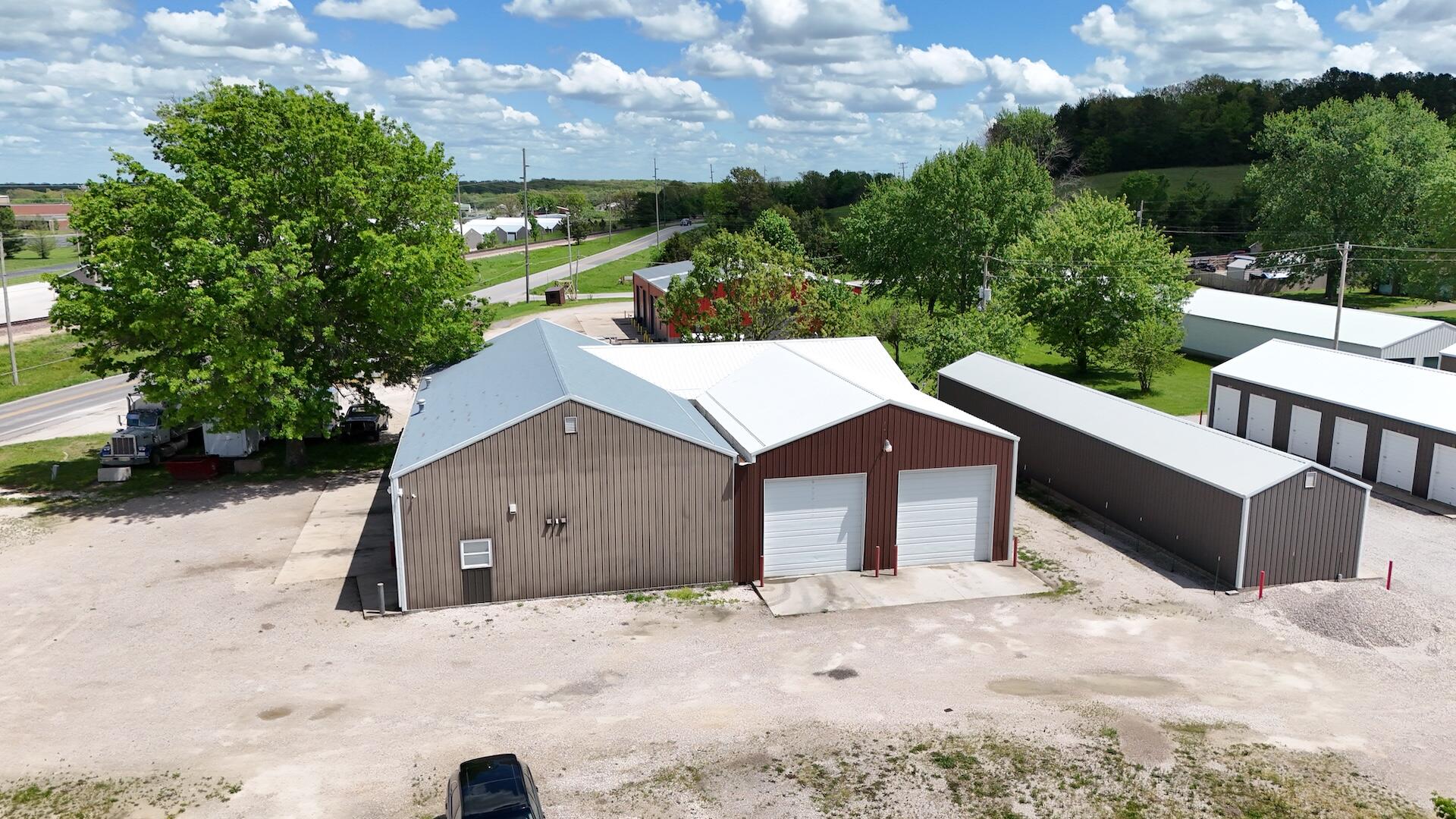 828 Commercial Street Property Photo 2