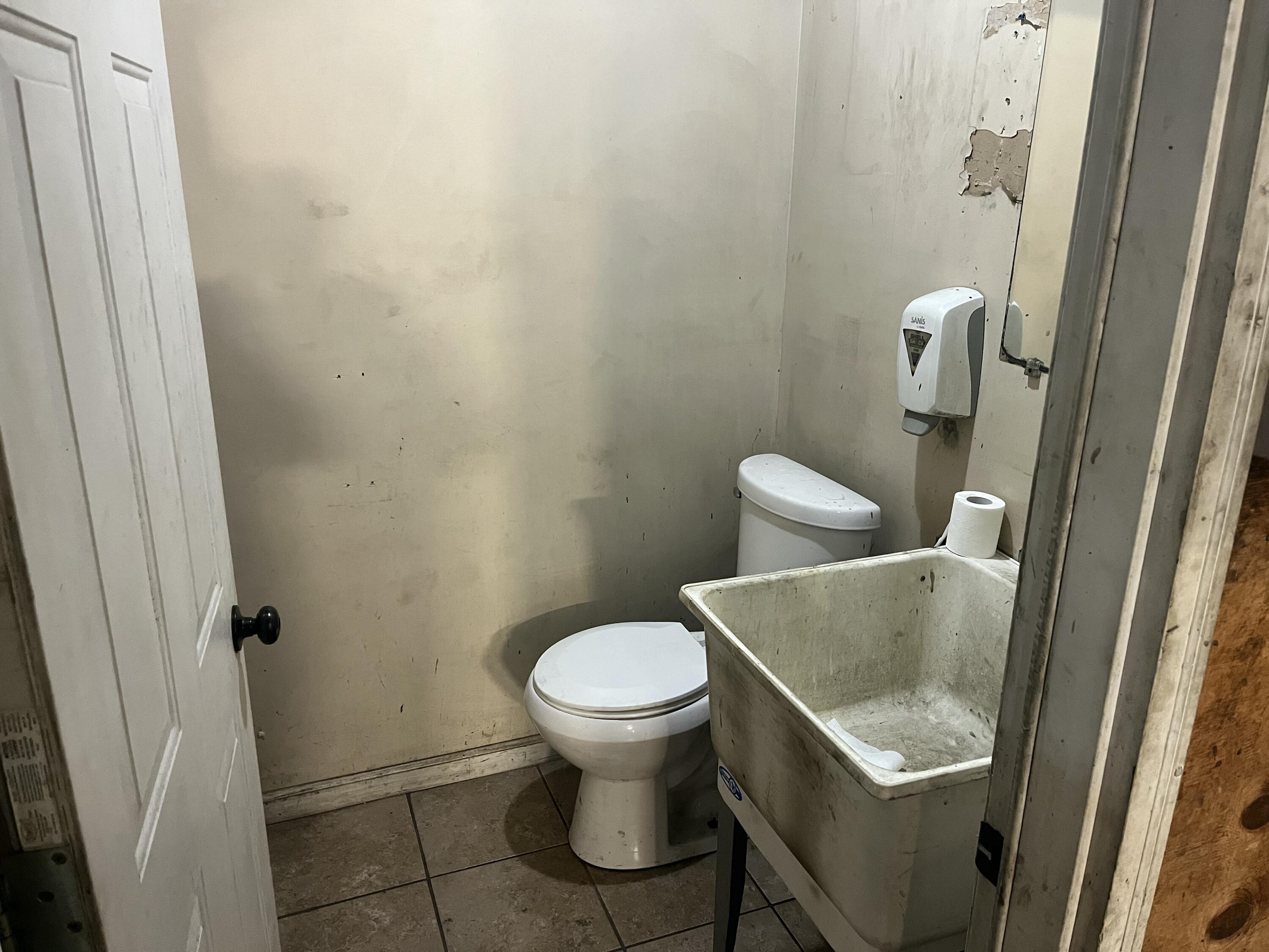 828 Commercial Street Property Photo 8