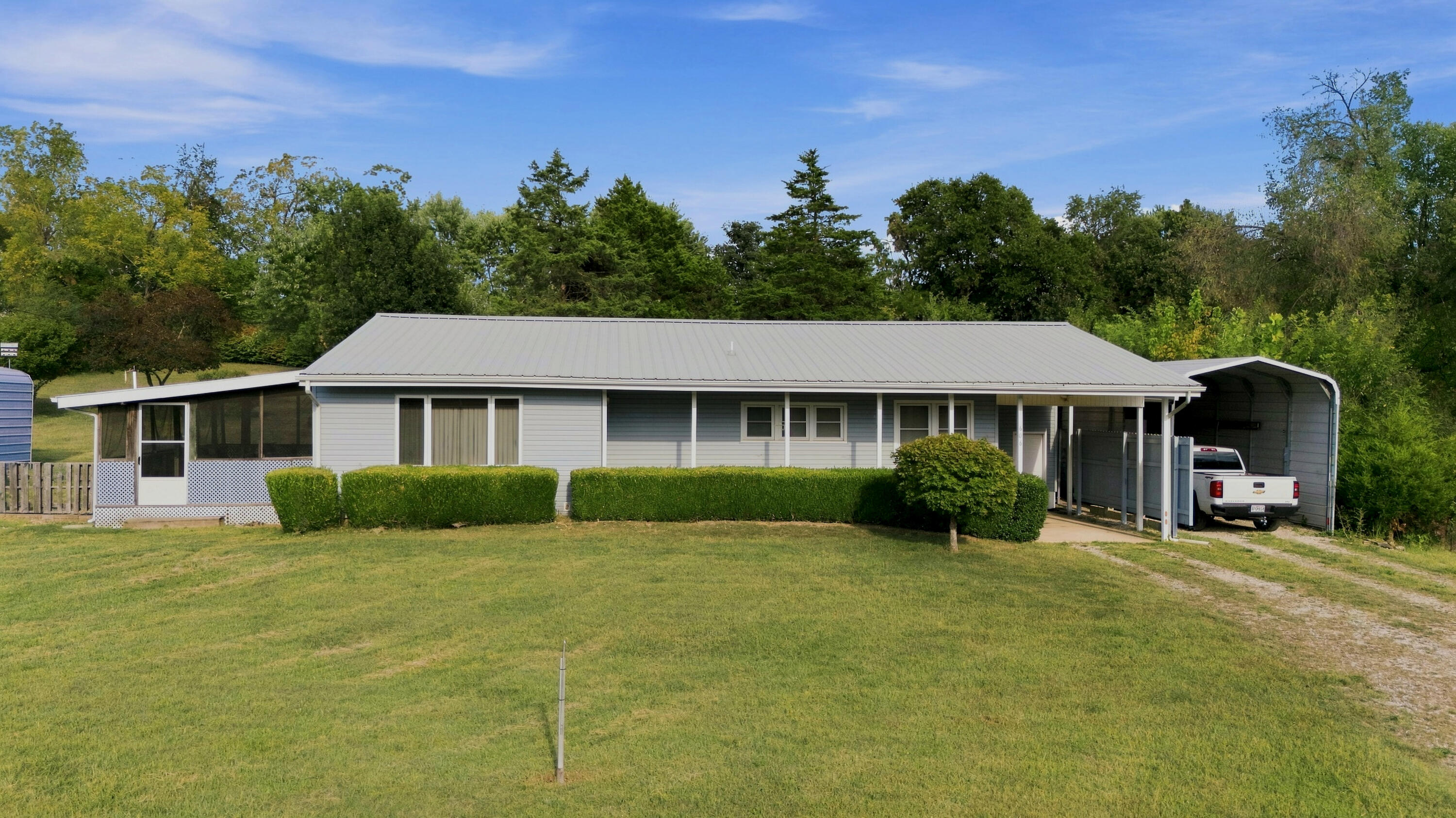 606 North Pine Street Property Photo 1