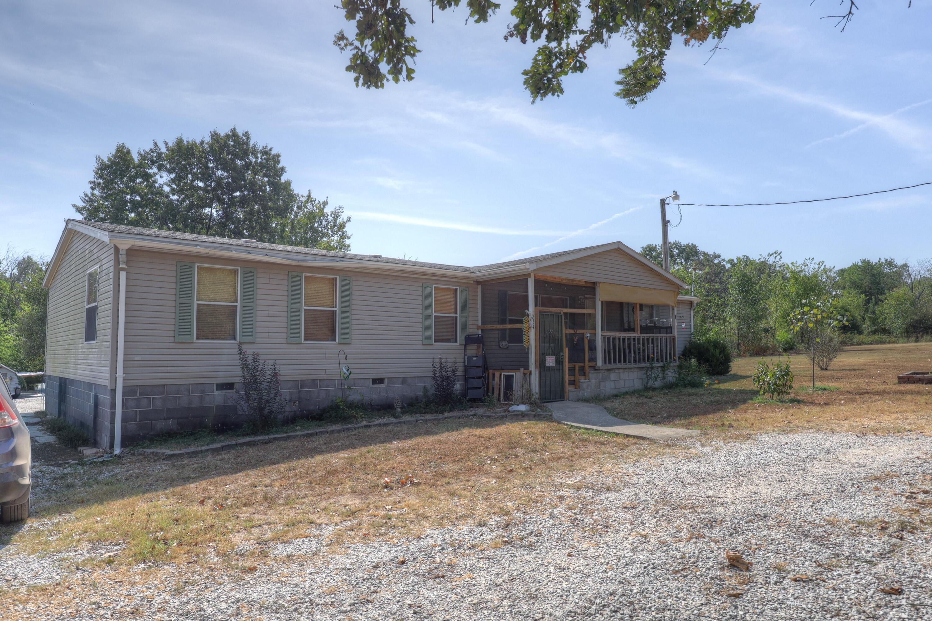 1634 Morrison Loop Property Photo 3