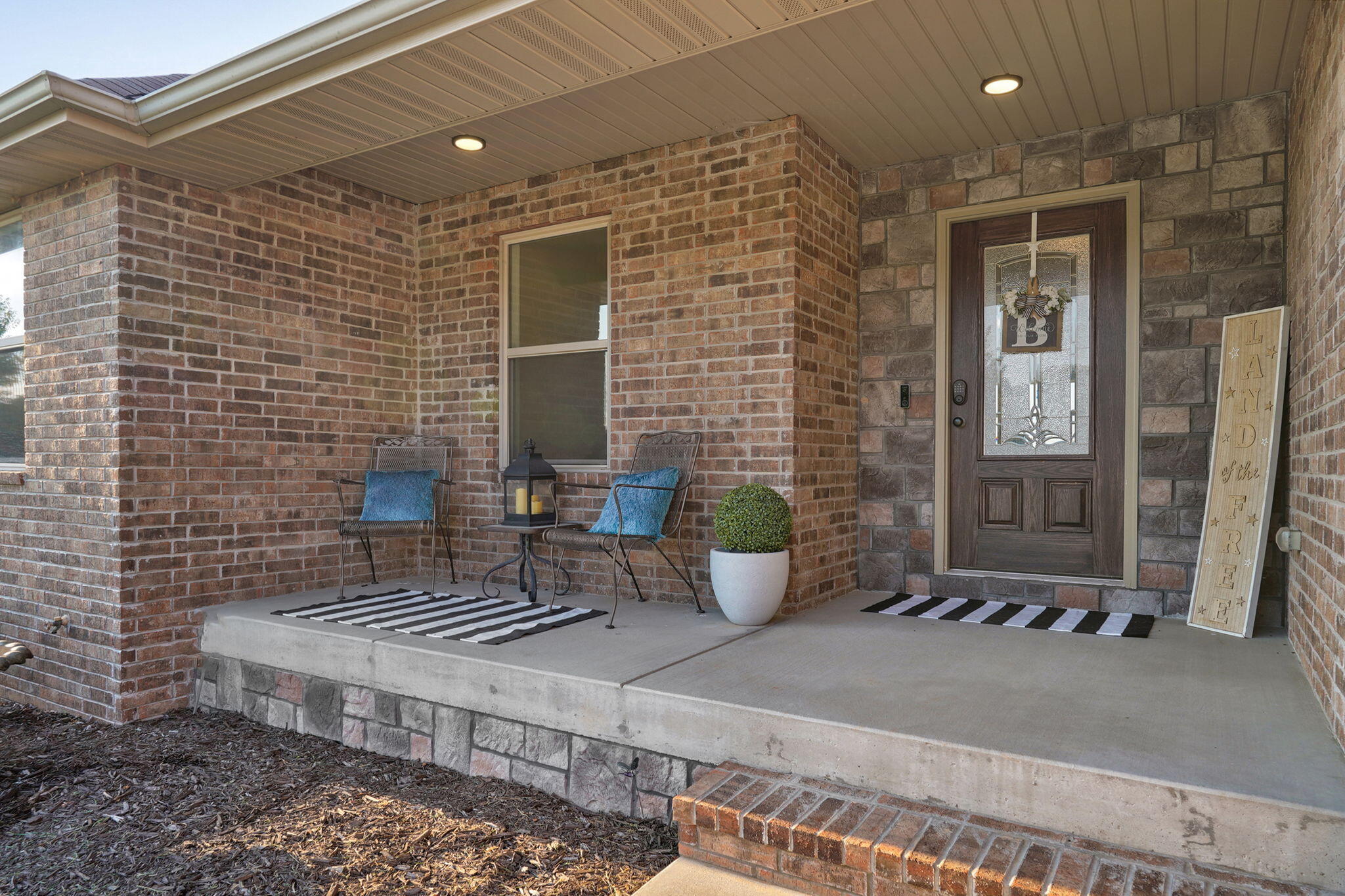 2741 West Fishhook Avenue Property Photo 2