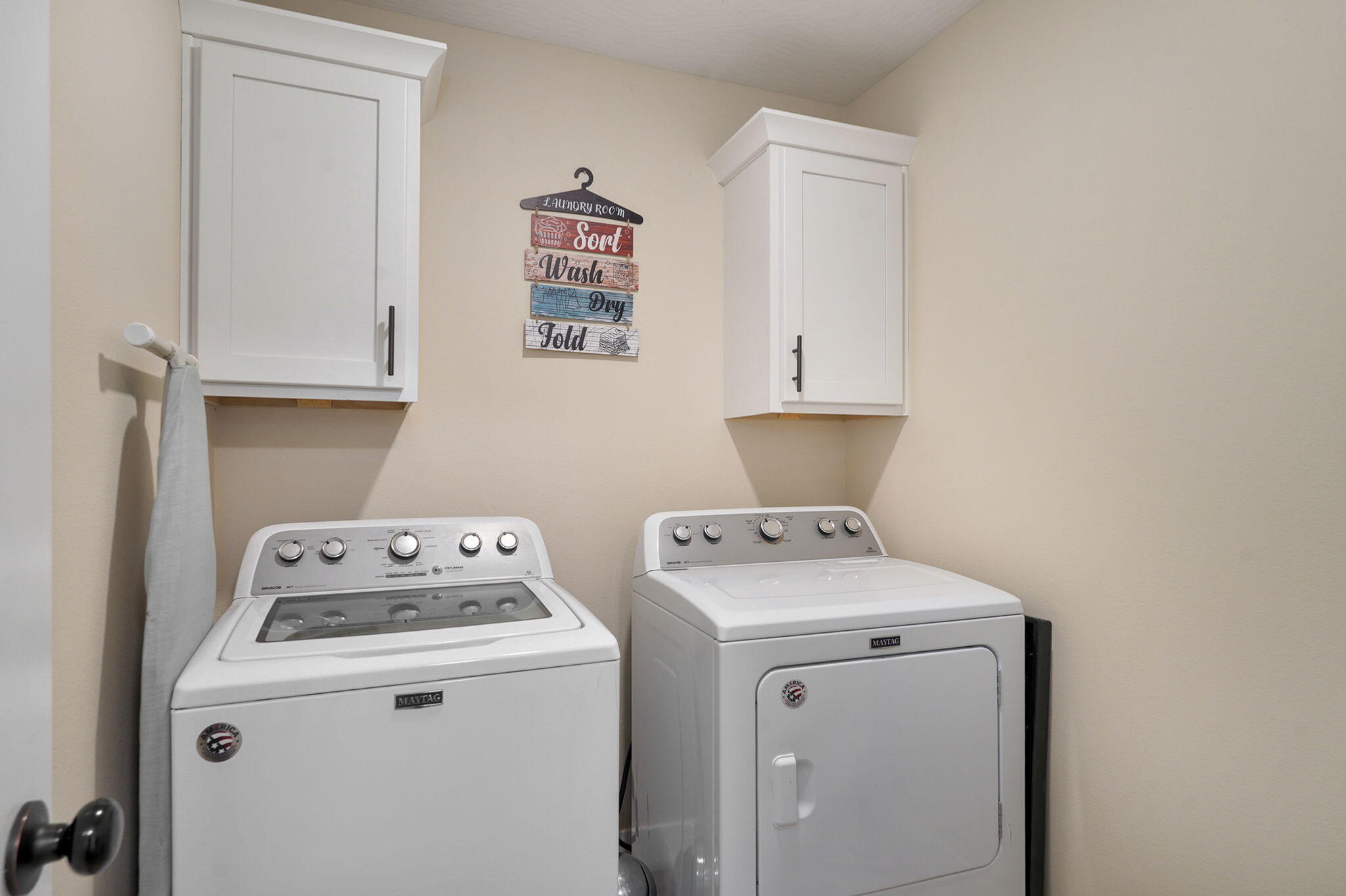 2741 West Fishhook Avenue Property Photo 15