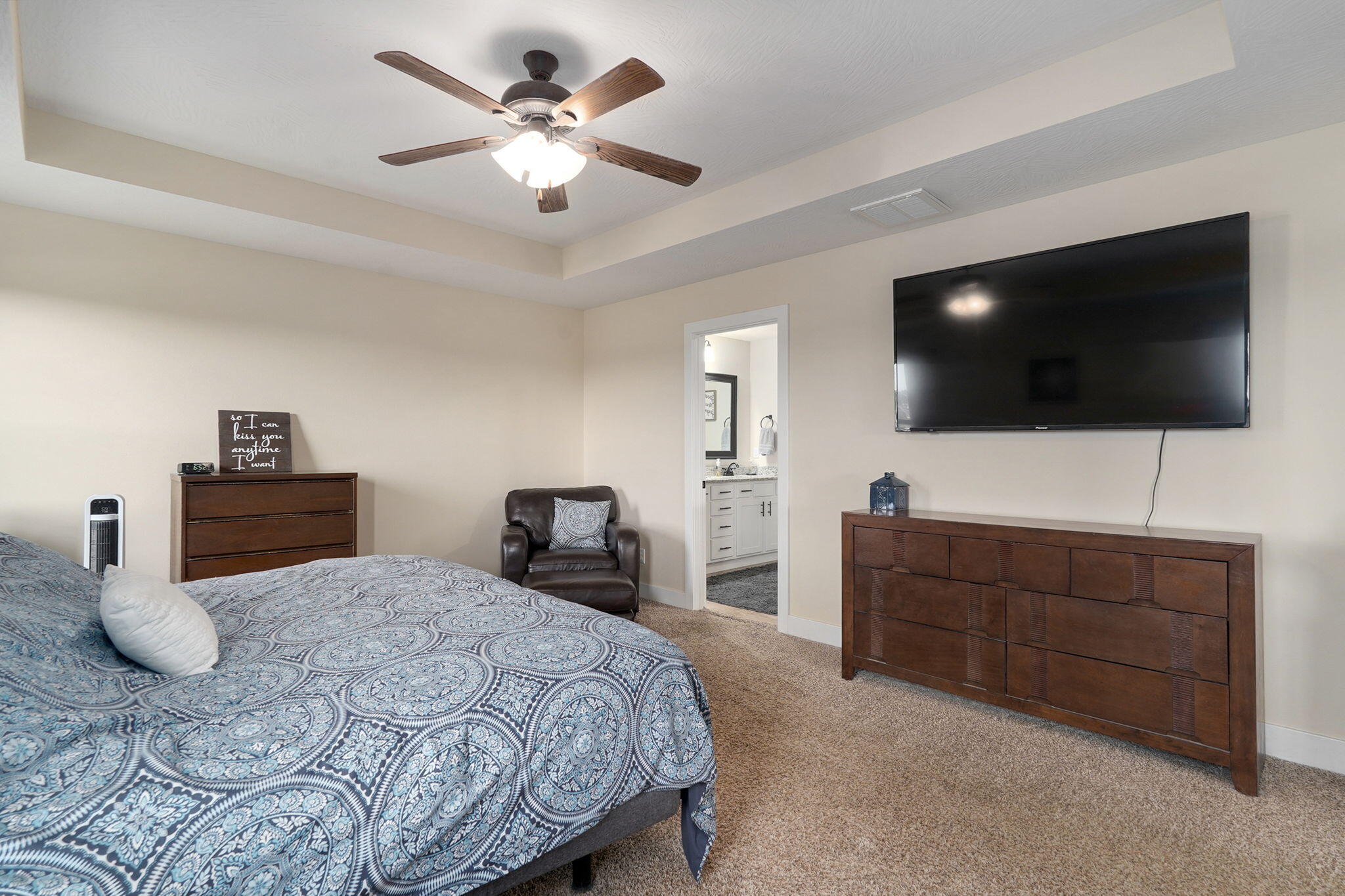 2741 West Fishhook Avenue Property Photo 17