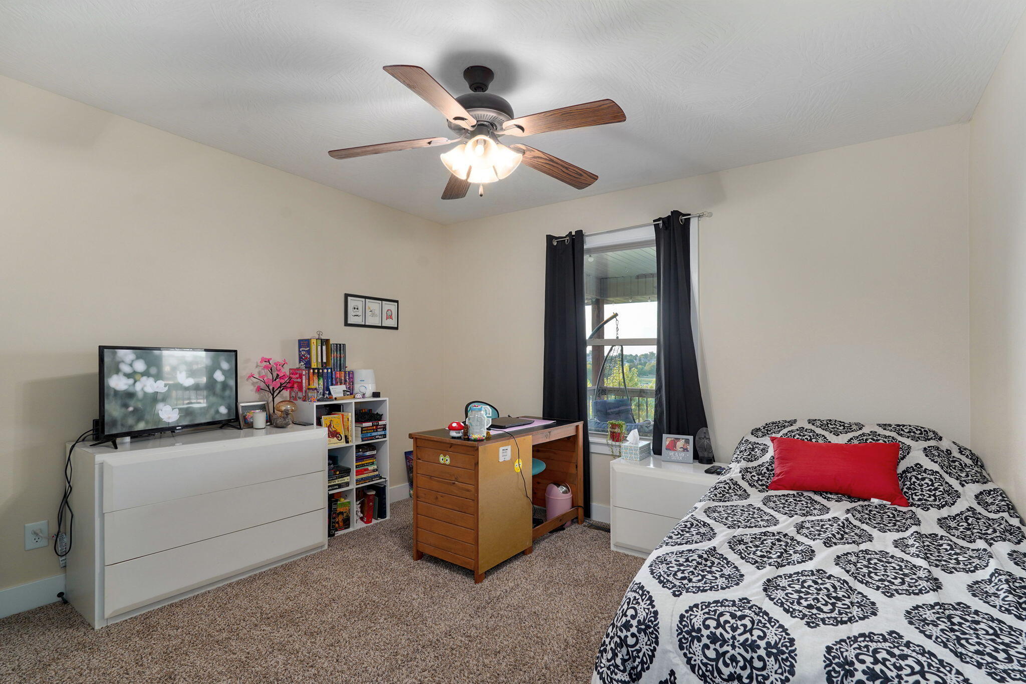 2741 West Fishhook Avenue Property Photo 20