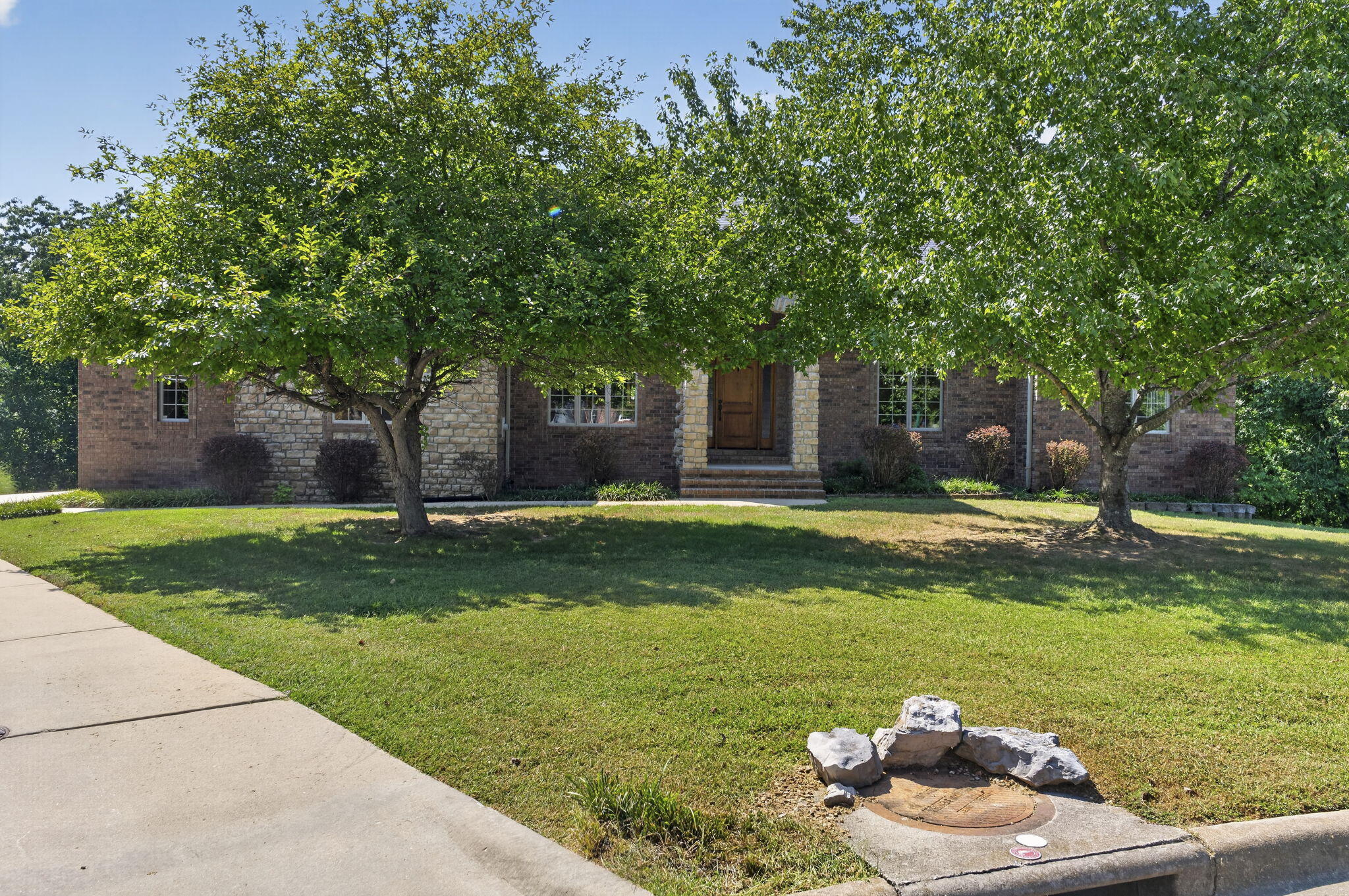 711 East Stone Ridge Drive Property Photo 3