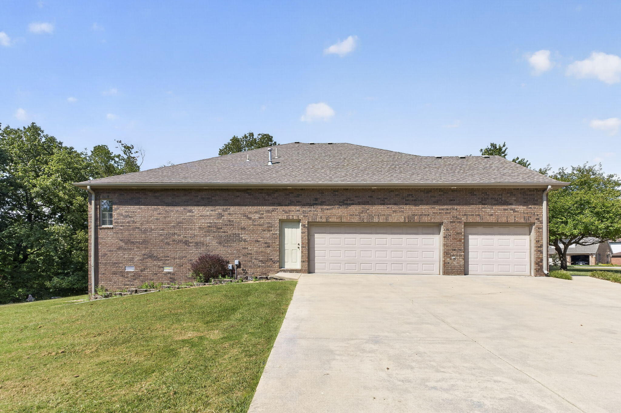 711 East Stone Ridge Drive Property Photo 28